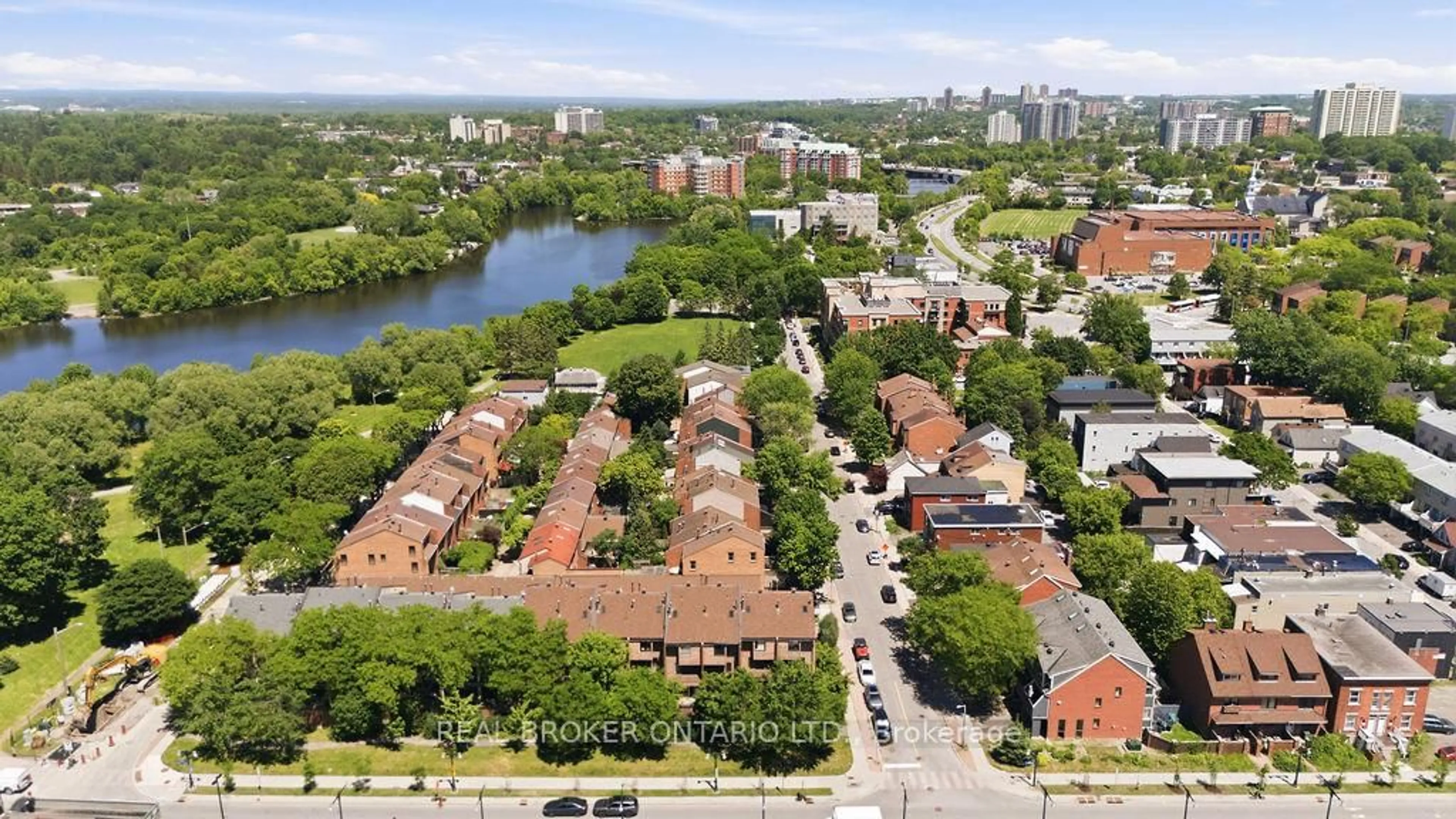A pic from outside/outdoor area/front of a property/back of a property/a pic from drone, city buildings view from balcony for 255 Bruyere St, Ottawa Ontario K1N 5E5