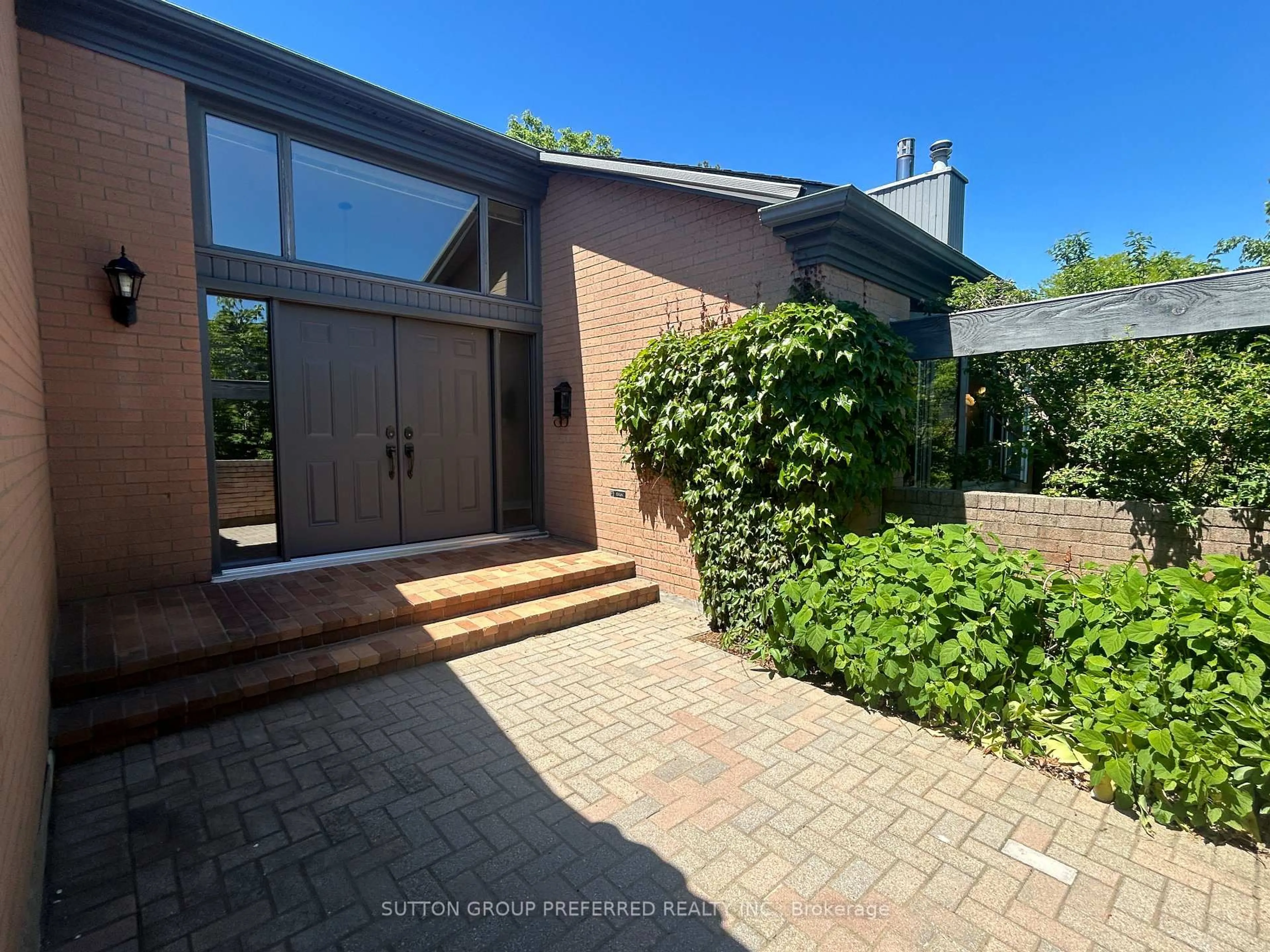 A pic from outside/outdoor area/front of a property/back of a property/a pic from drone, street for 50 Fiddlers Green Rd #51, London North Ontario N6H 4T4