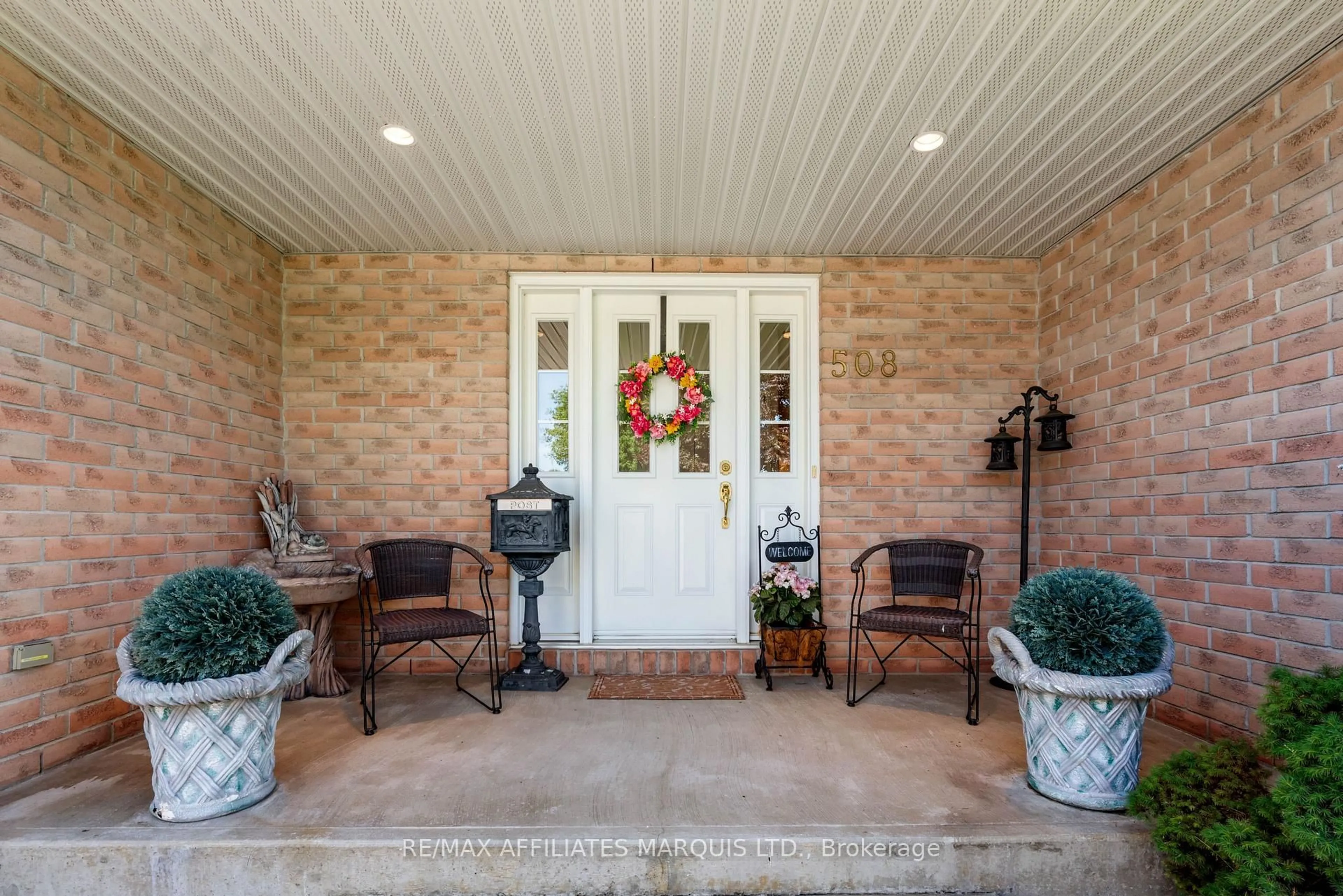 Indoor entryway for 508 Jo Anne Cres, Cornwall Ontario K6H 7H7