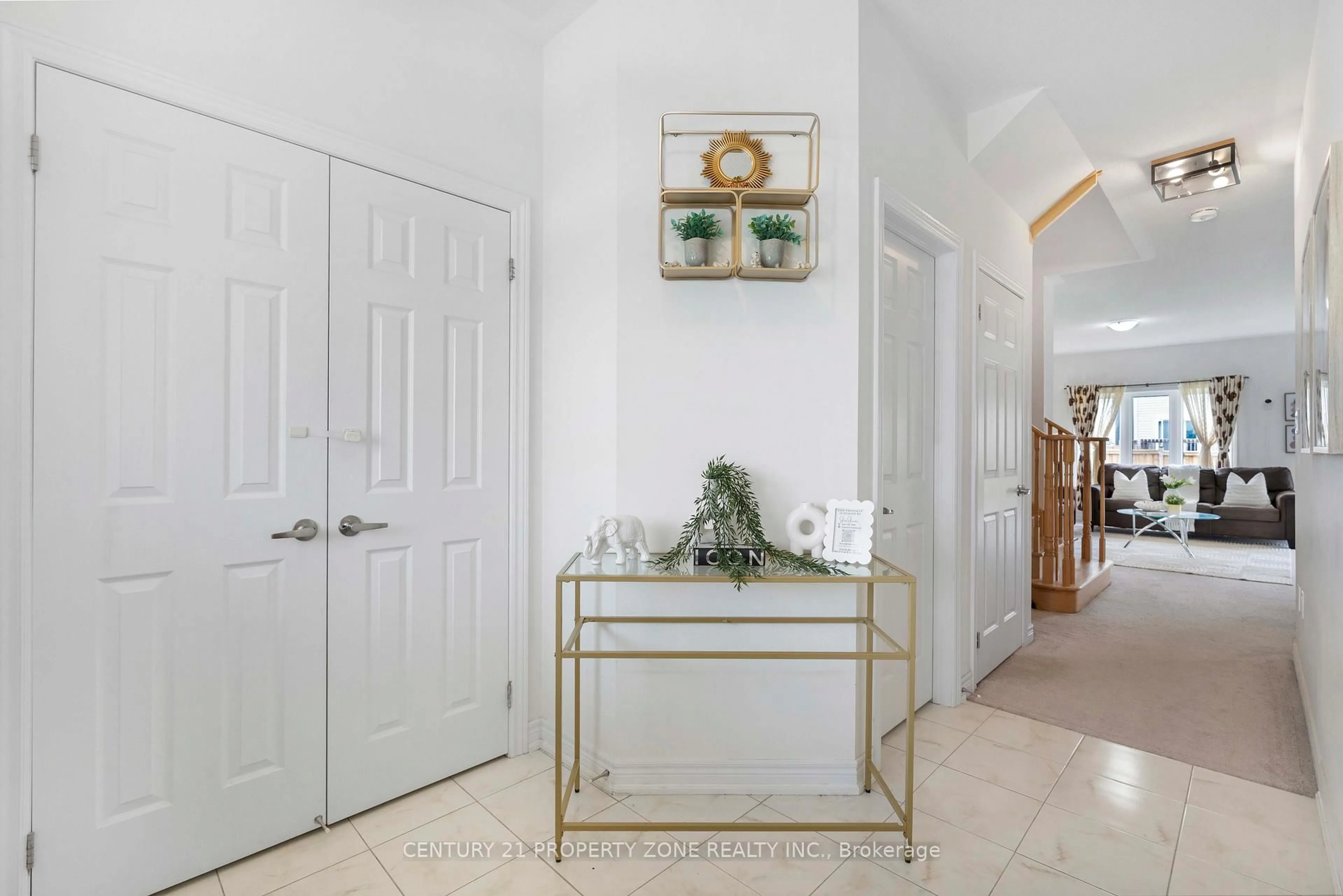 Indoor entryway for 202 Barnett Dr, Shelburne Ontario L9V 3X1