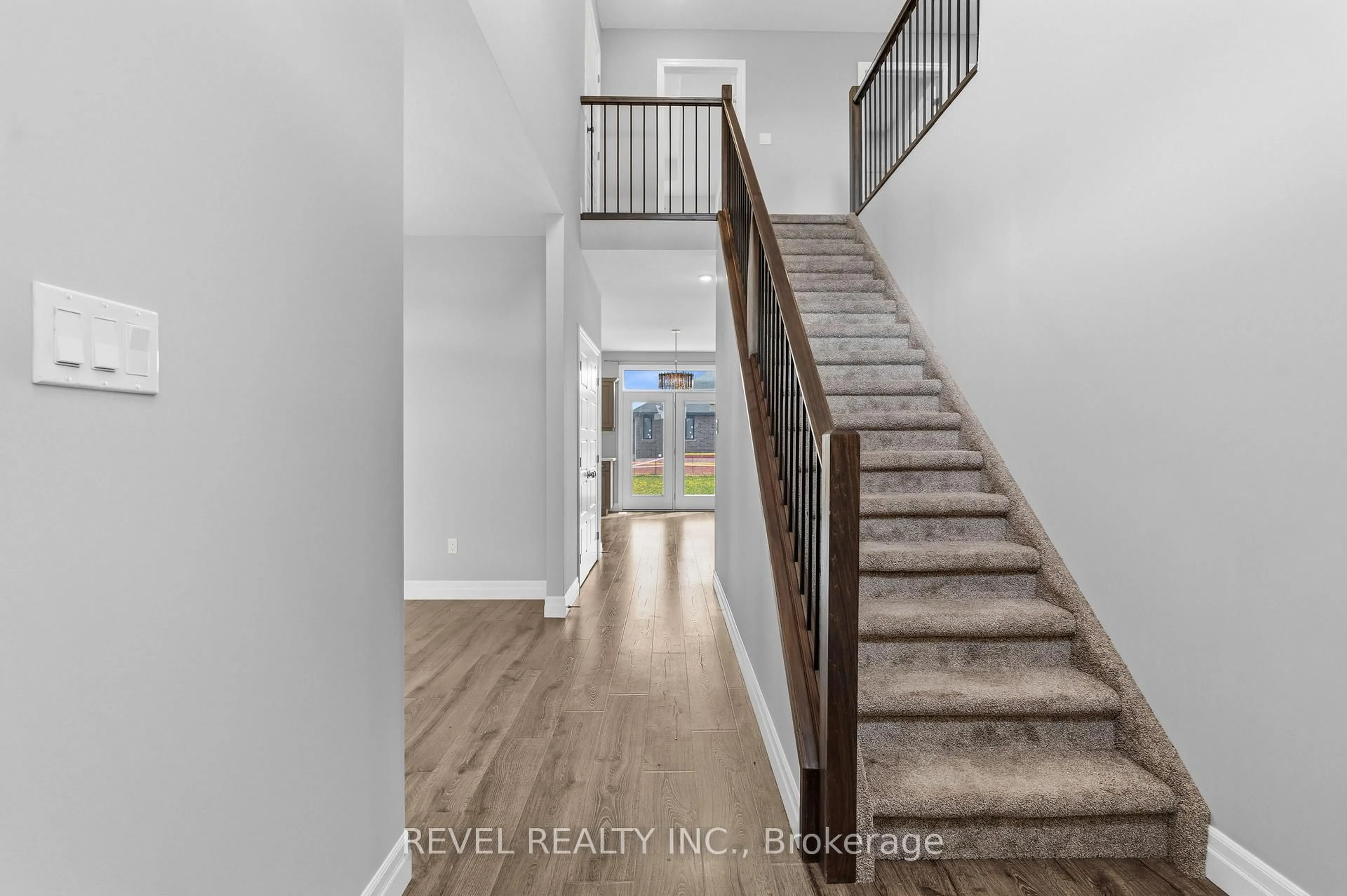 Indoor entryway for 39 Muirfield Dr, St. Thomas Ontario N5R 0K3