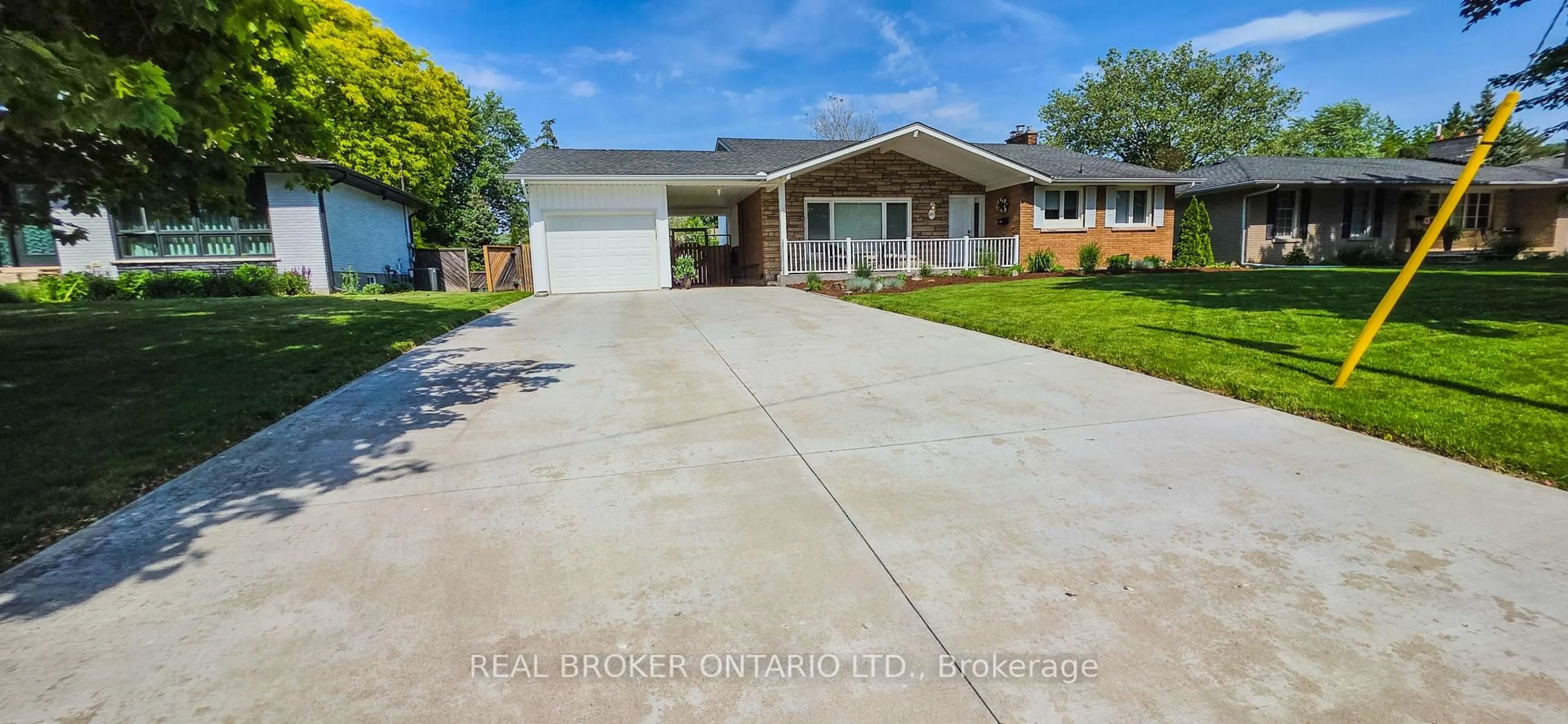 Home with vinyl exterior material, street for 241 Riverview Blvd, St. Catharines Ontario L2T 3N2