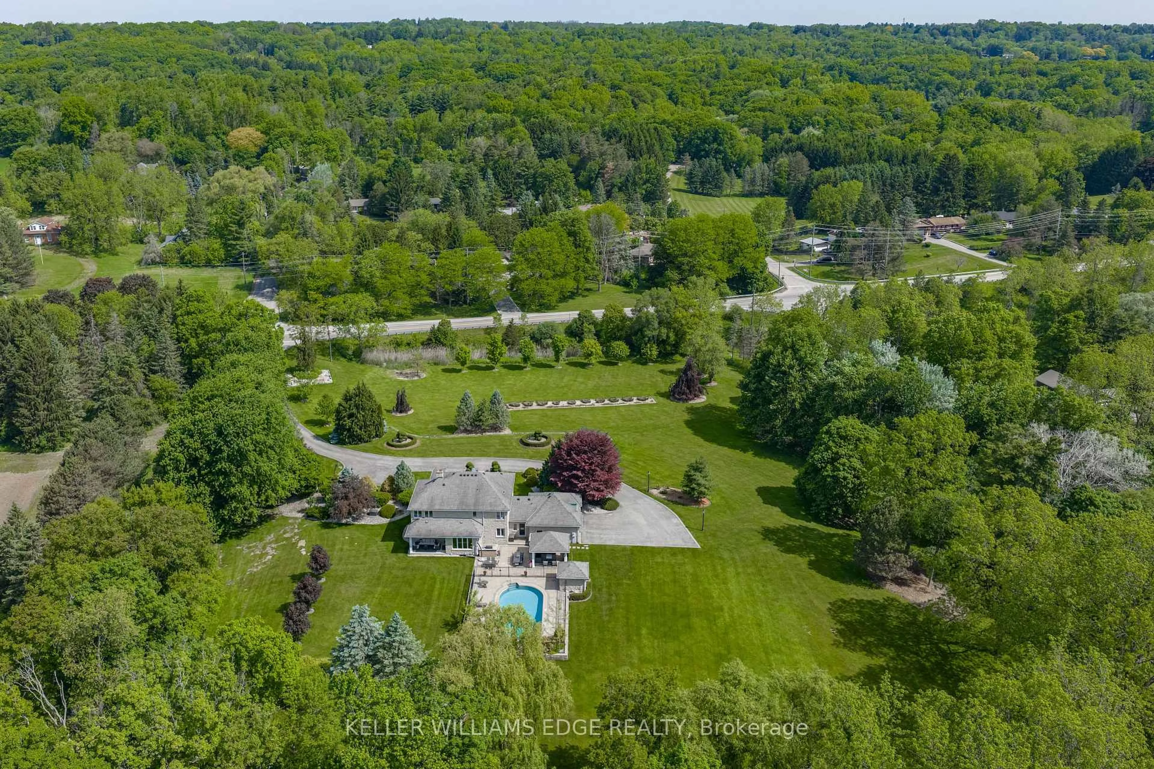 A pic from outside/outdoor area/front of a property/back of a property/a pic from drone, water/lake/river/ocean view for 938 Governor's Rd, Hamilton Ontario L9H 5E3