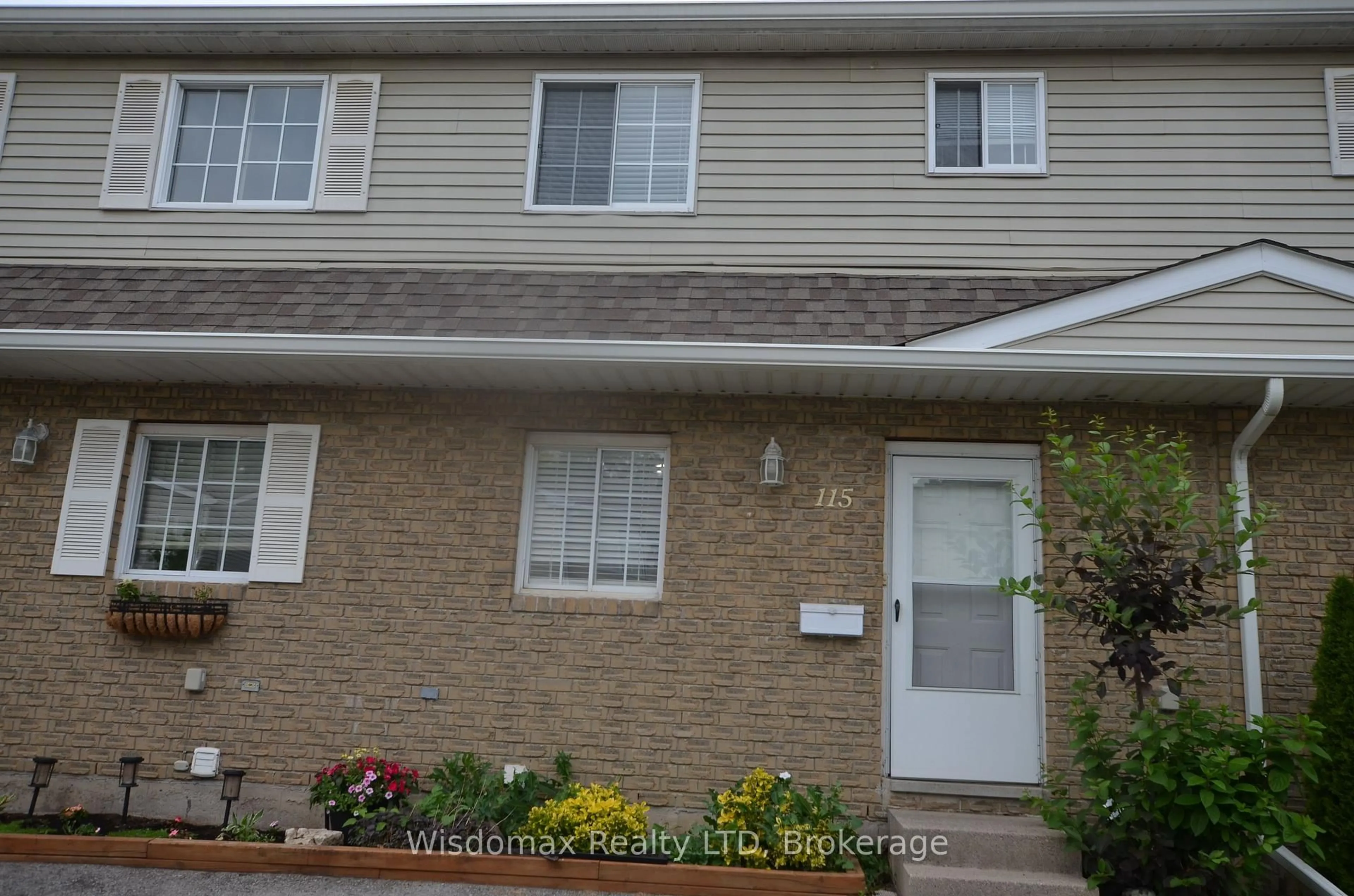 Home with vinyl exterior material, street for 8141 Coventry Rd #115, Niagara Falls Ontario L2H 2X7