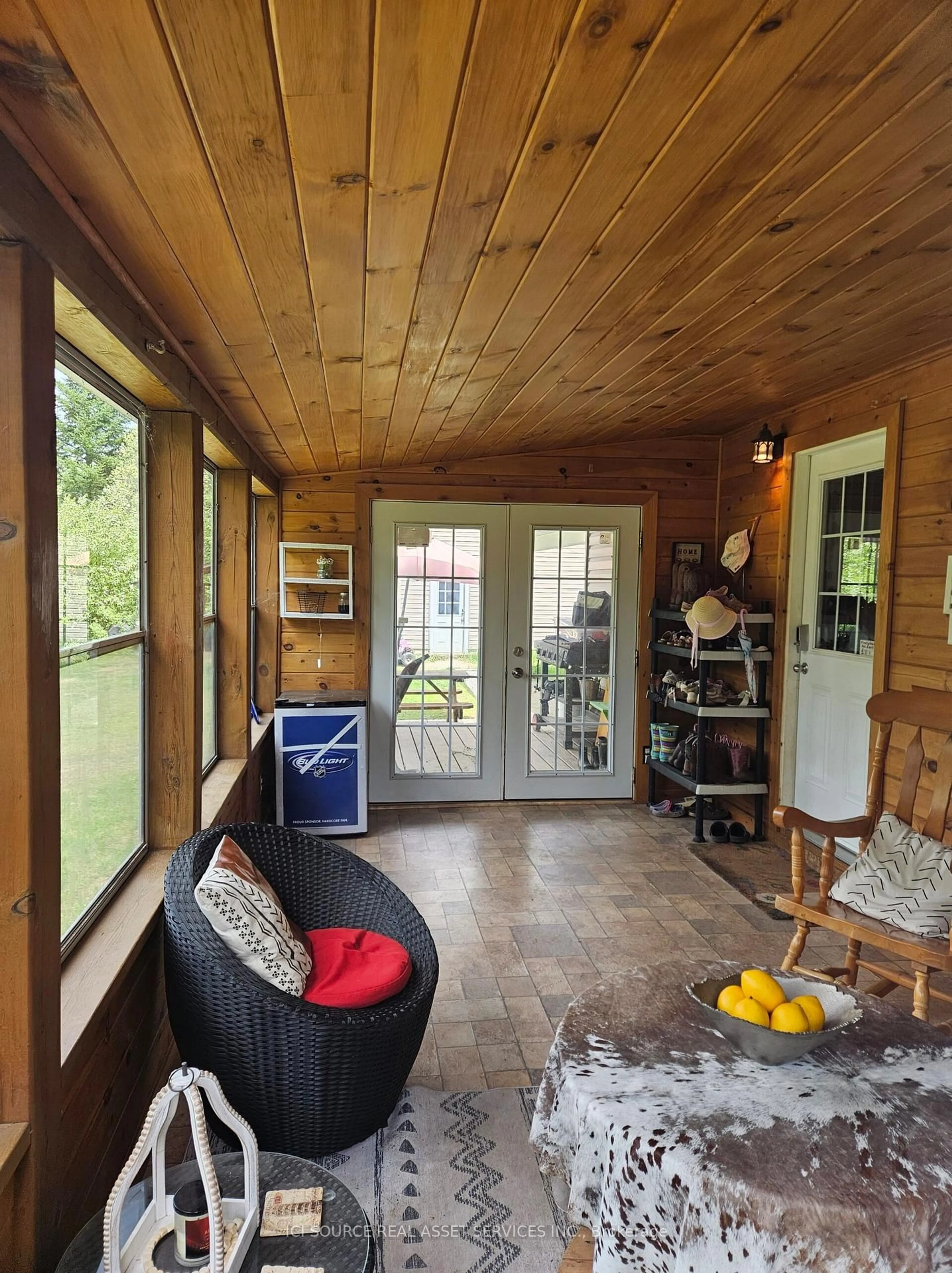 Indoor entryway for 1232 Hart Rd, Callander Ontario P0H 1H0