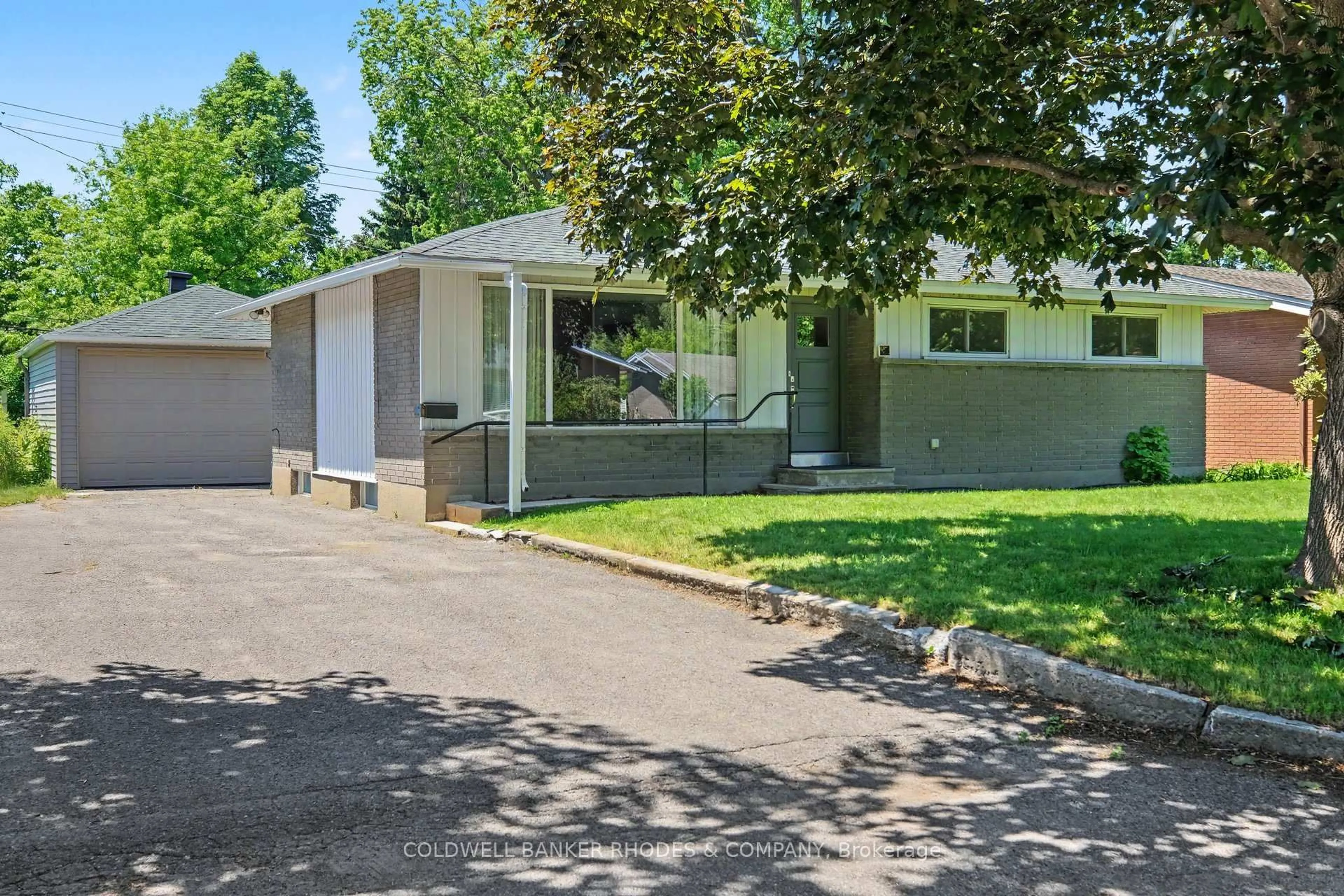 Home with vinyl exterior material, street for 1172 Parkway Dr, Ottawa Ontario K2C 2W2