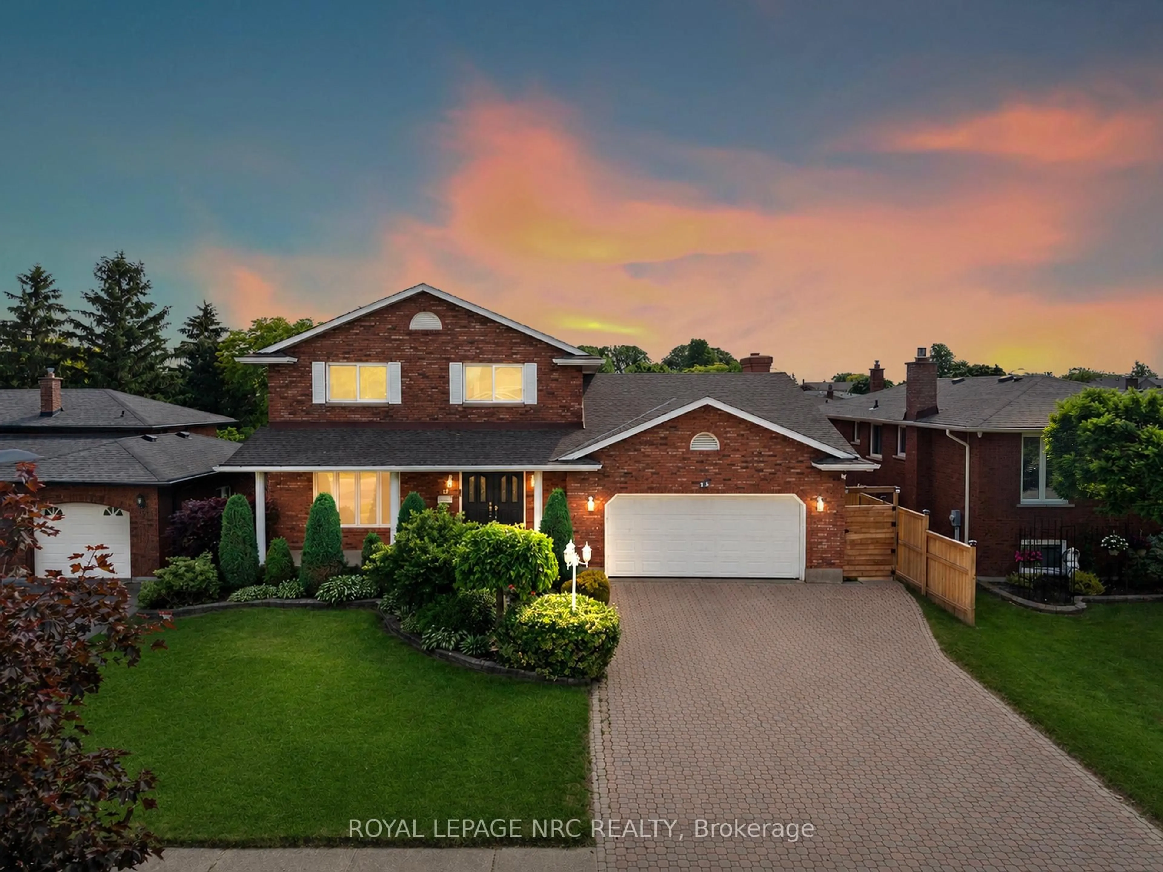 A pic from outside/outdoor area/front of a property/back of a property/a pic from drone, street for 14 Tupper Dr, Thorold Ontario L2V 4C7