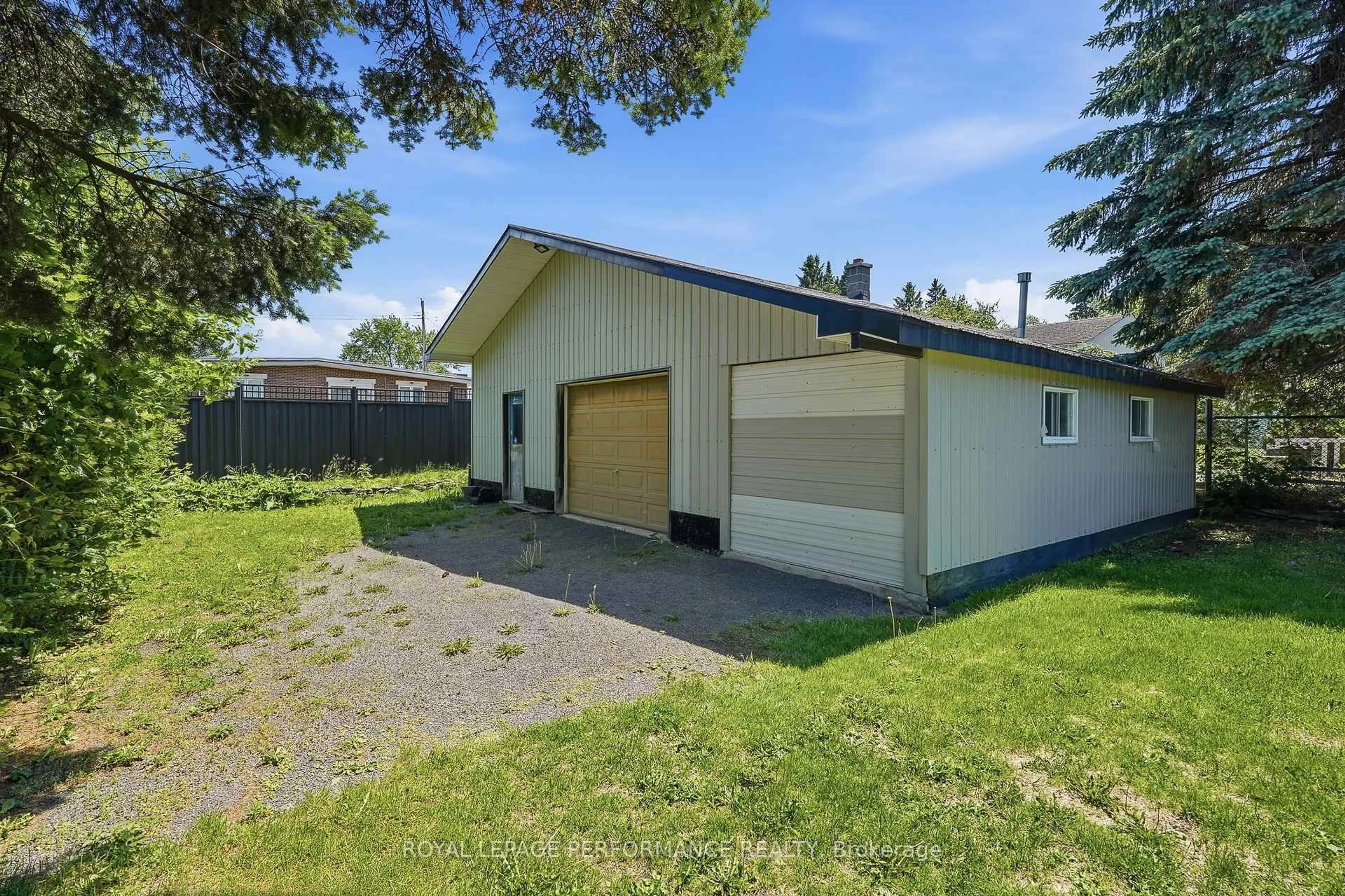 Shed for 501 Champlain St, Hawkesbury Ontario K6A 2C3