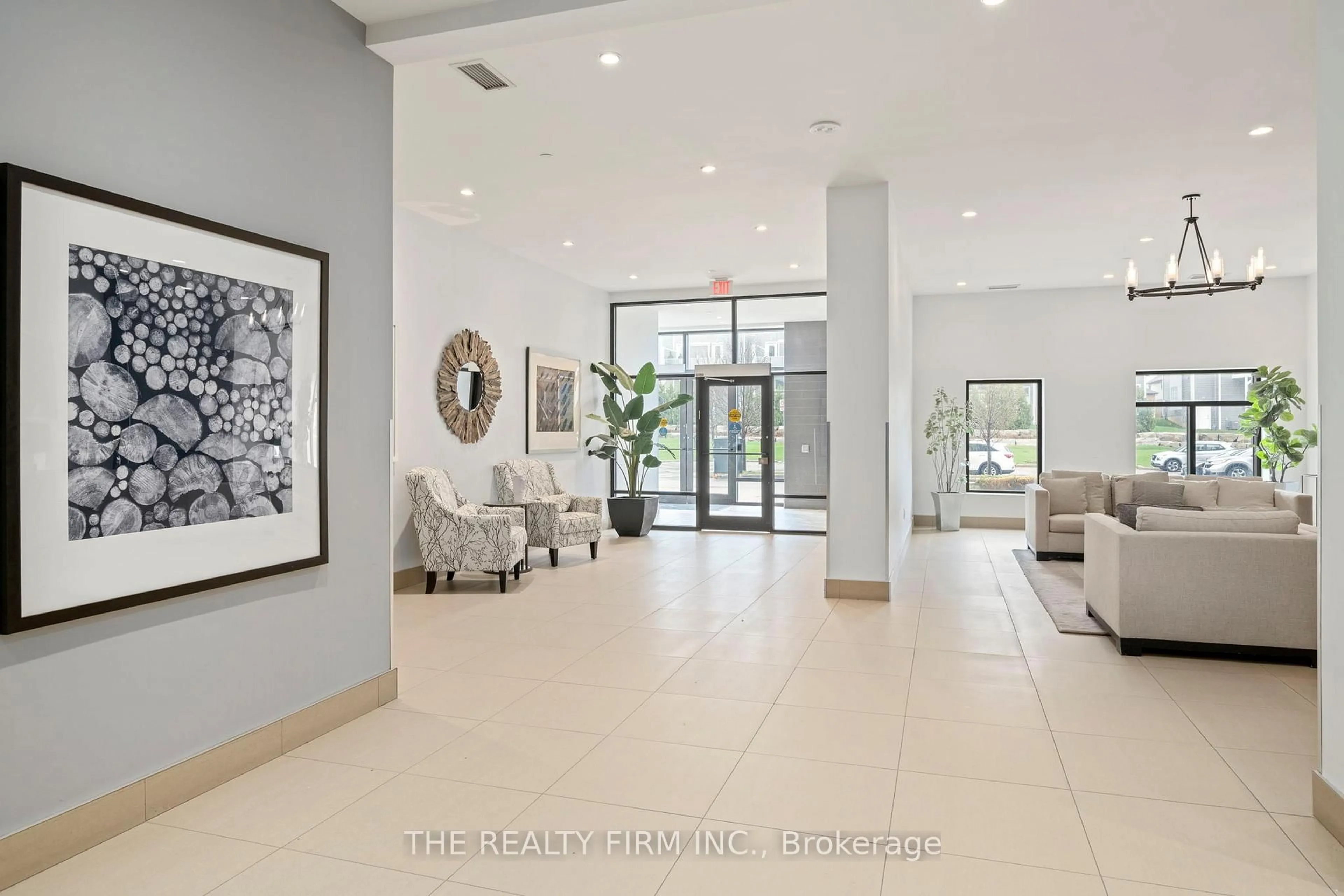 Indoor foyer for 240 Villagewalk Blvd #1303, London North Ontario N6G 0P6