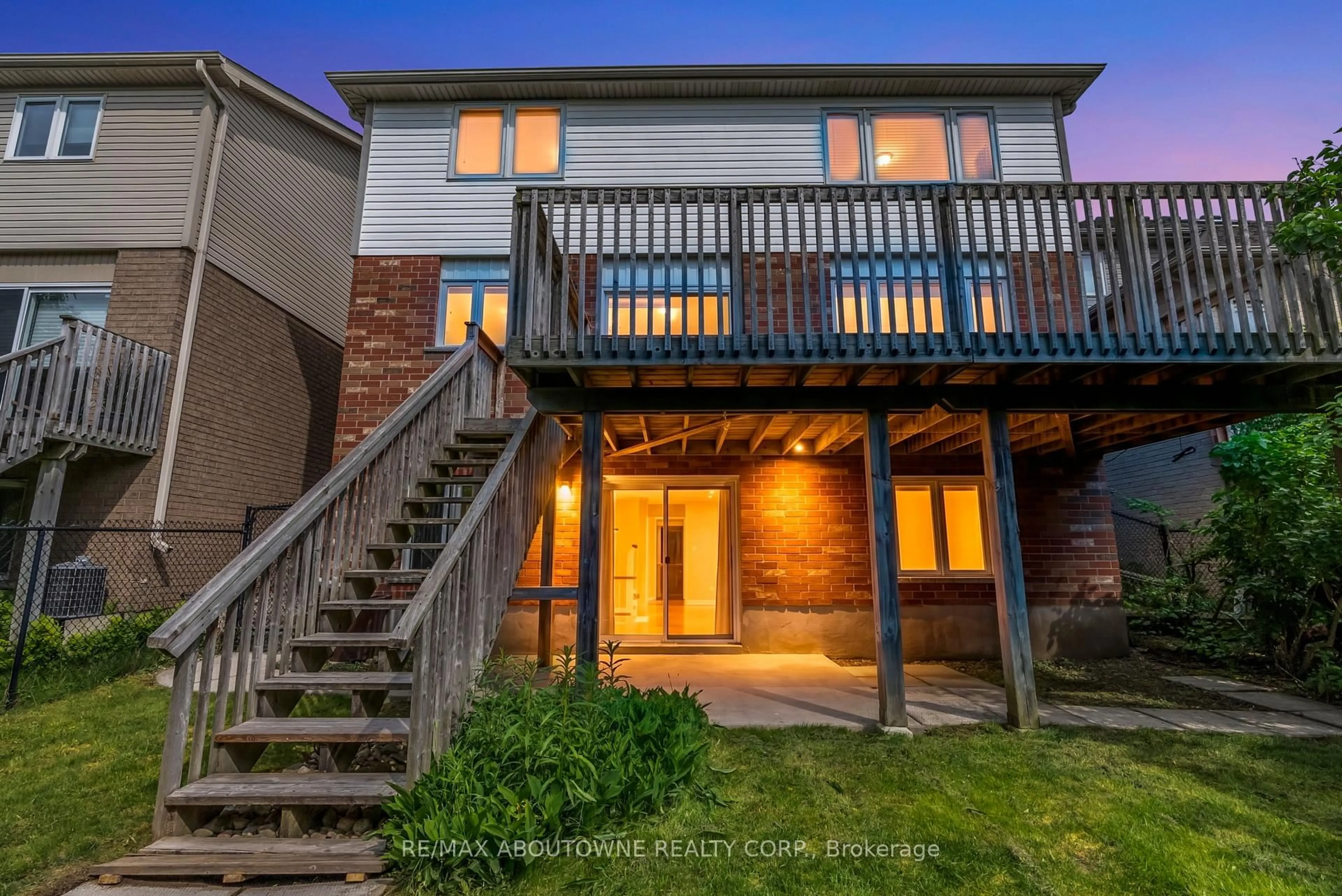 A pic from outside/outdoor area/front of a property/back of a property/a pic from drone, street for 32 Jenson Blvd, Guelph Ontario N1L 1L1