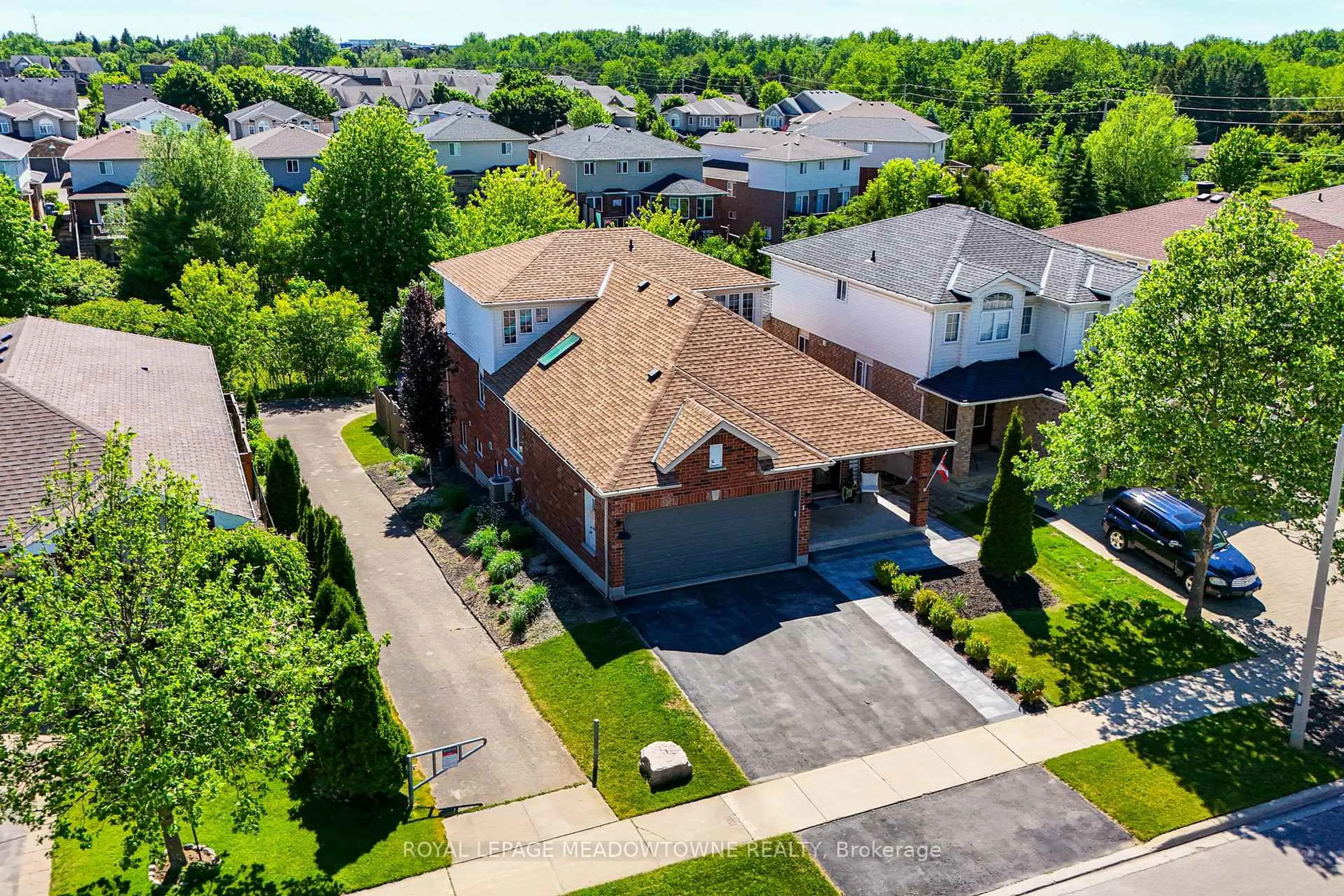 A pic from outside/outdoor area/front of a property/back of a property/a pic from drone, street for 15 Zecca Dr, Guelph Ontario N1L 1T1