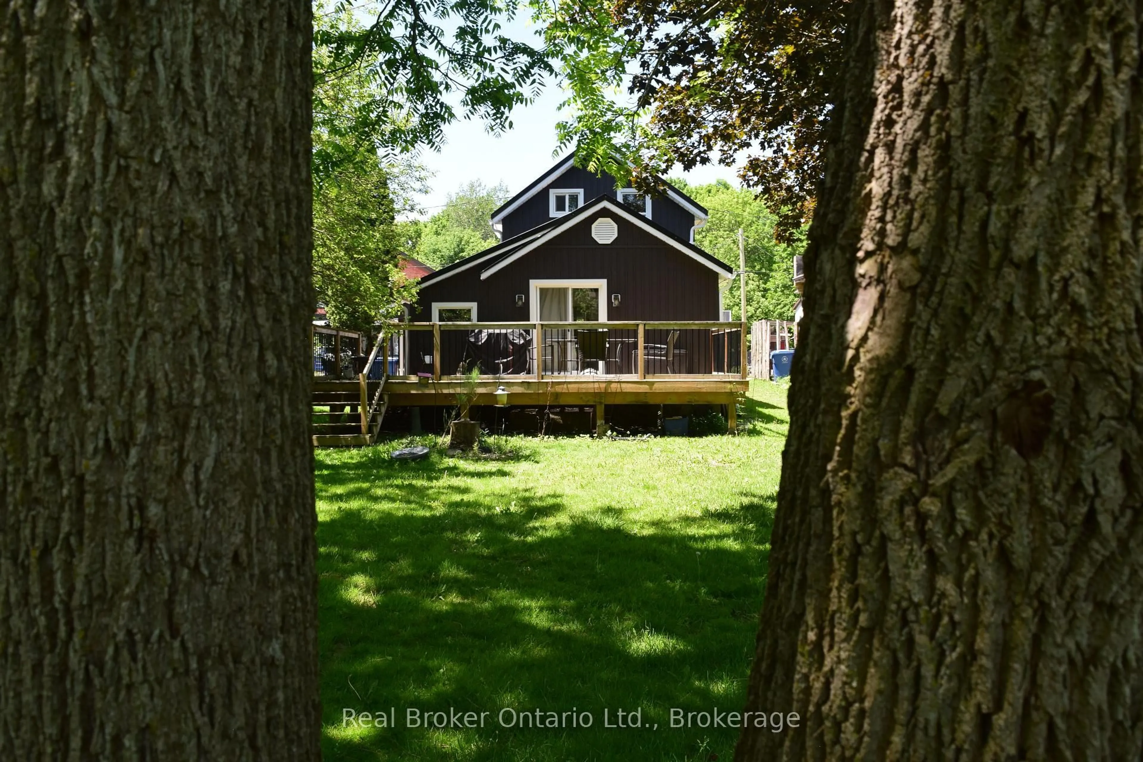 A pic from outside/outdoor area/front of a property/back of a property/a pic from drone, unknown for 523 Mill St, West Grey Ontario N0G 2M0