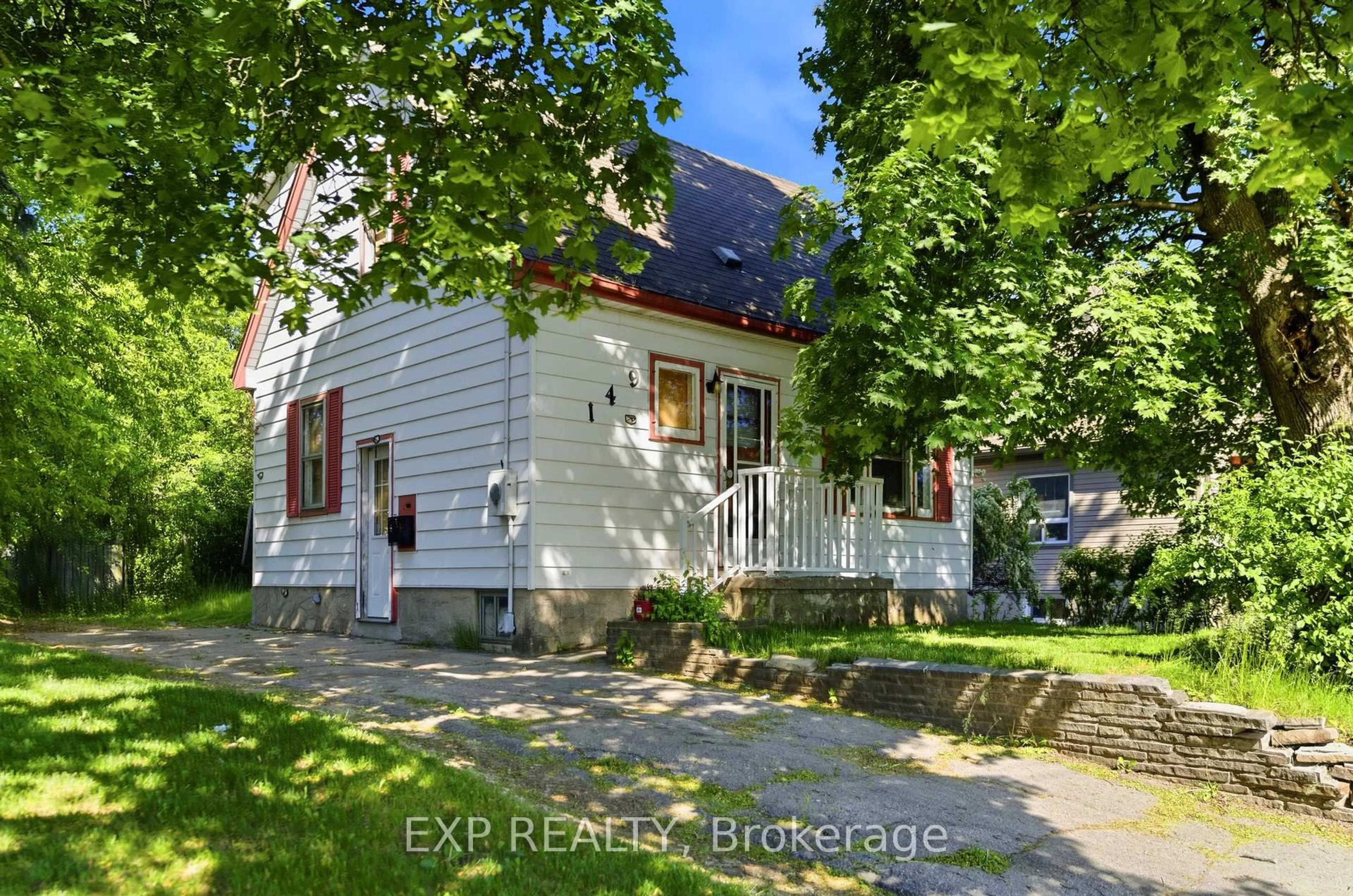 A pic from outside/outdoor area/front of a property/back of a property/a pic from drone, street for 149 Birch Ave, Kitchener Ontario N2H 4W7