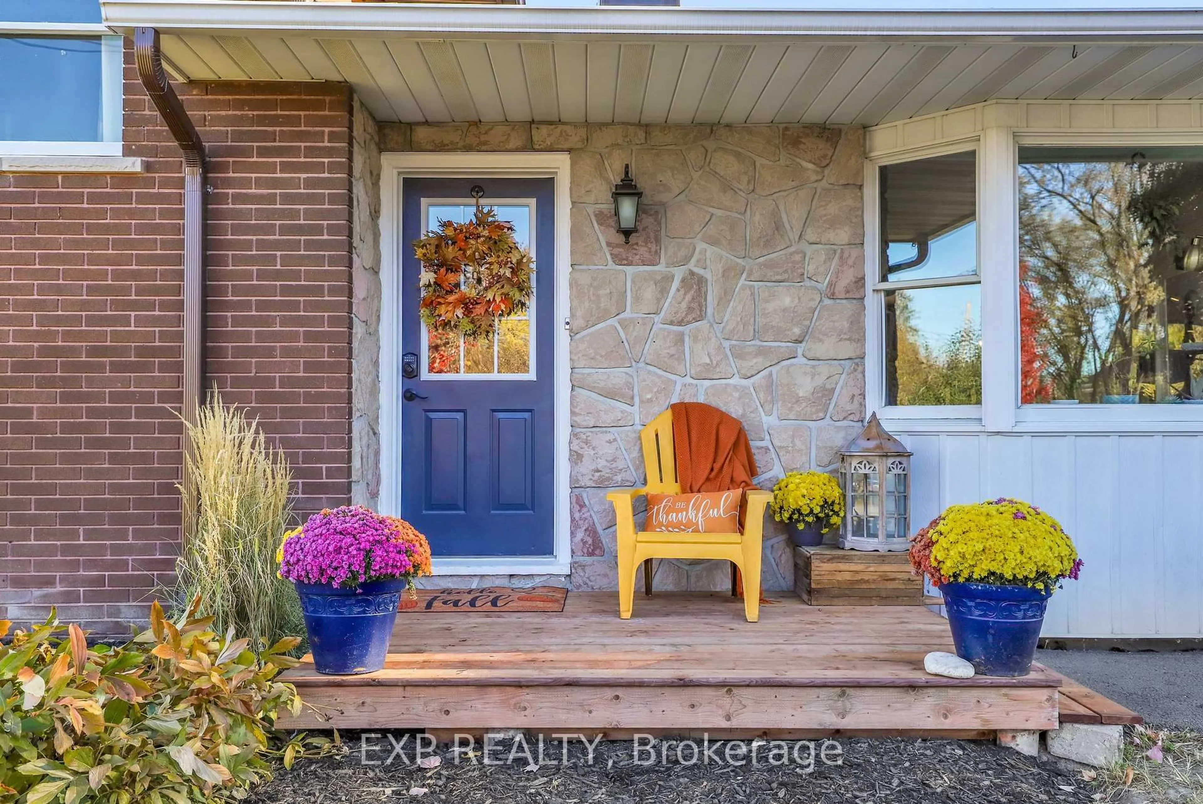 Indoor entryway for 114 Kedey St, Fitzroy Harbour Ontario K0A 1X0