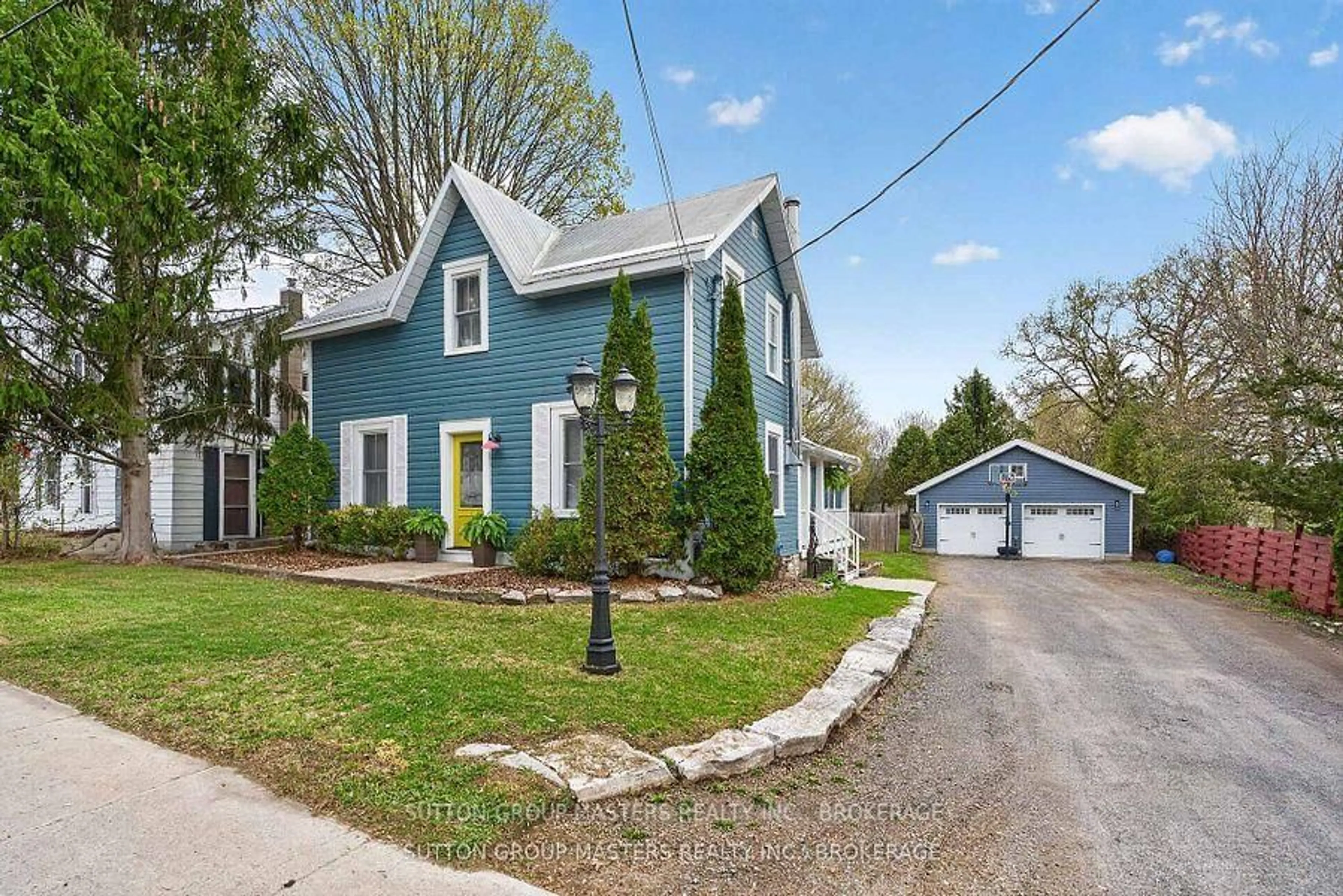 A pic from outside/outdoor area/front of a property/back of a property/a pic from drone, street for 2941 Rutledge Rd, Sydenham Ontario K0H 2T0