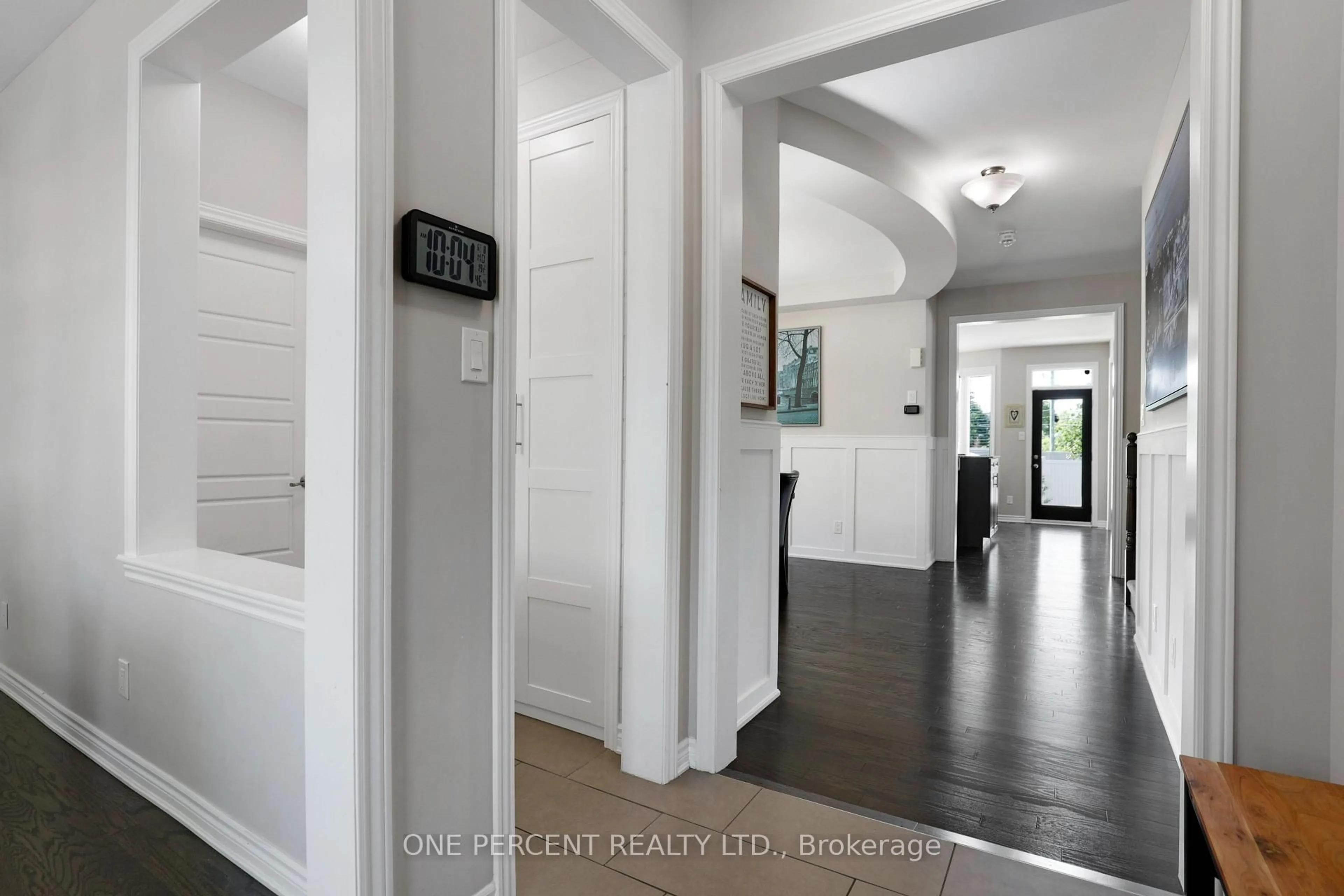 Indoor entryway for 50 Sweetbay Circ, Ottawa Ontario K2S 0W8