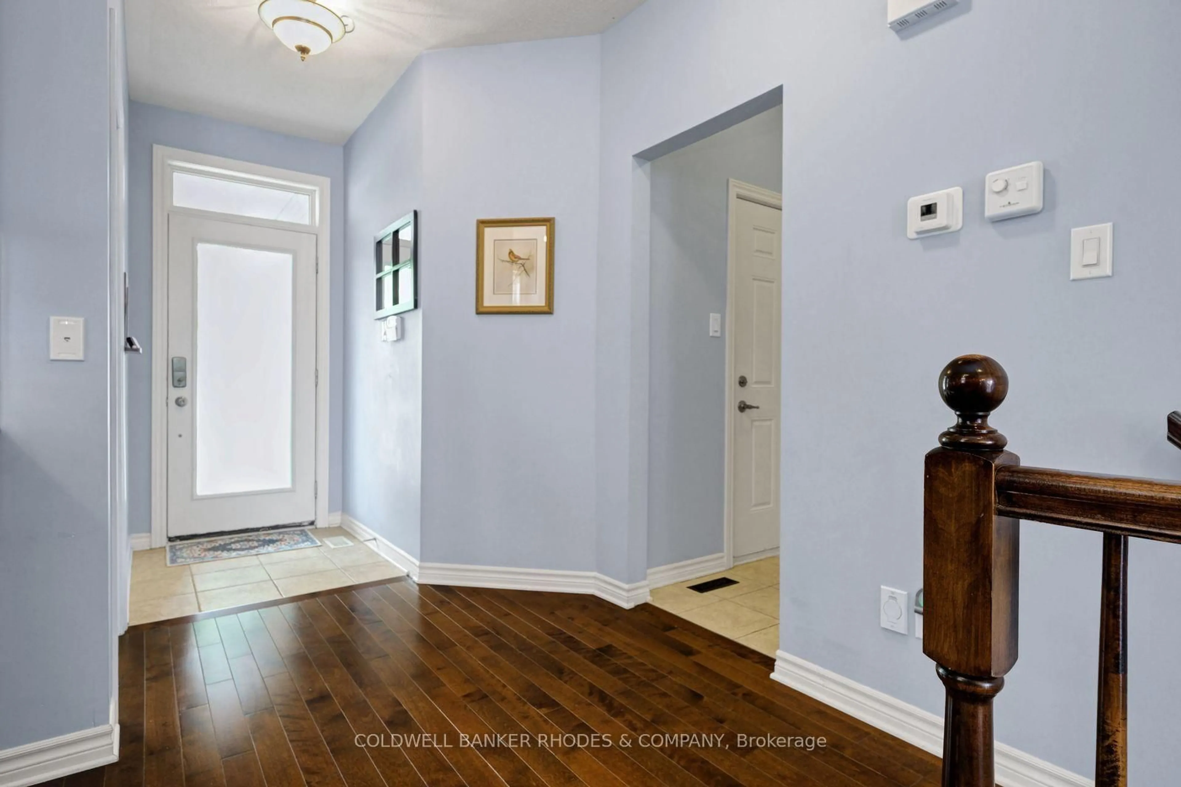 Indoor entryway for 202 Bulrush Cres, Ottawa Ontario K1T 0E5