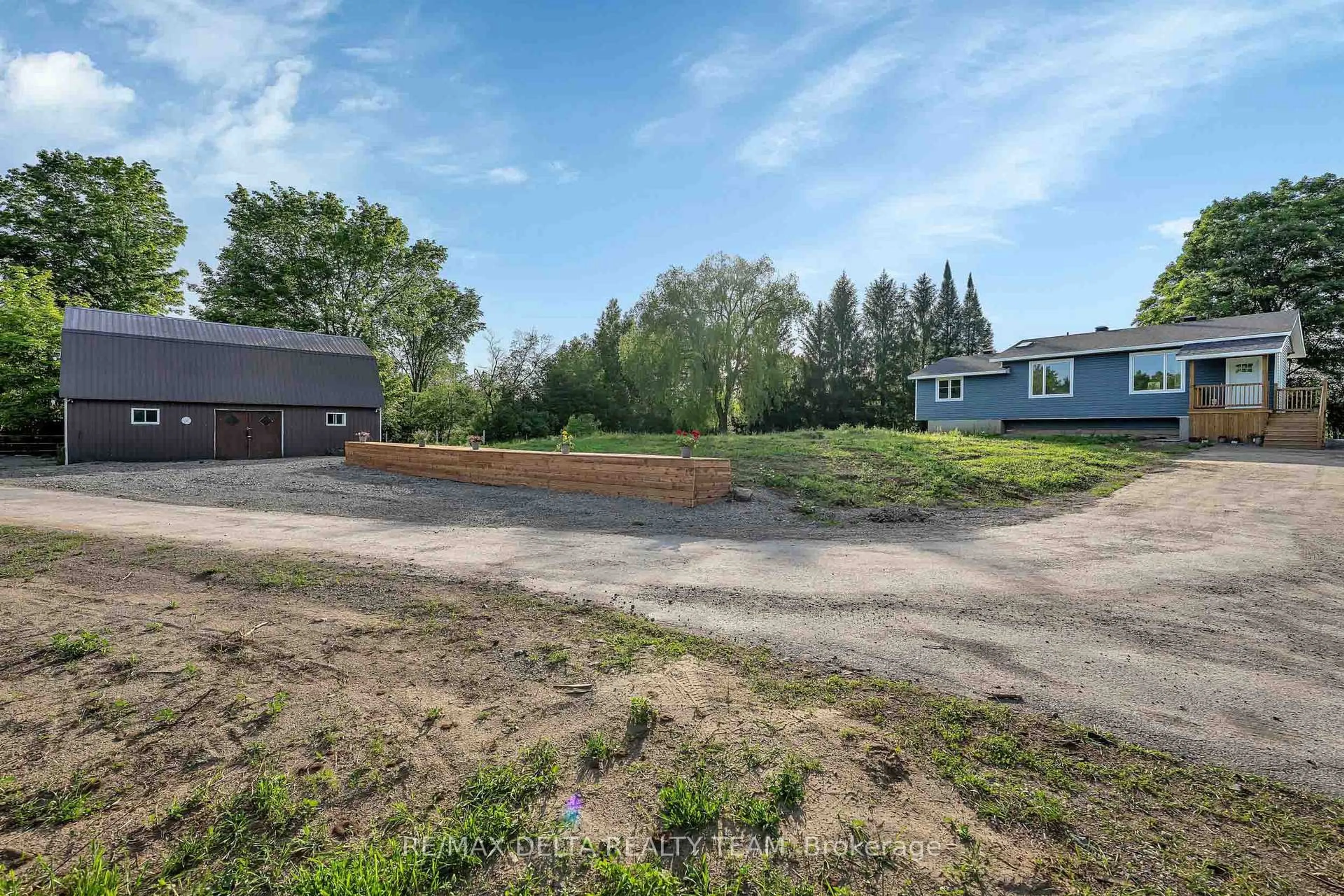 A pic from outside/outdoor area/front of a property/back of a property/a pic from drone, unknown for 620 Mcconnell Rd, Merrickville Ontario K0G 1N0