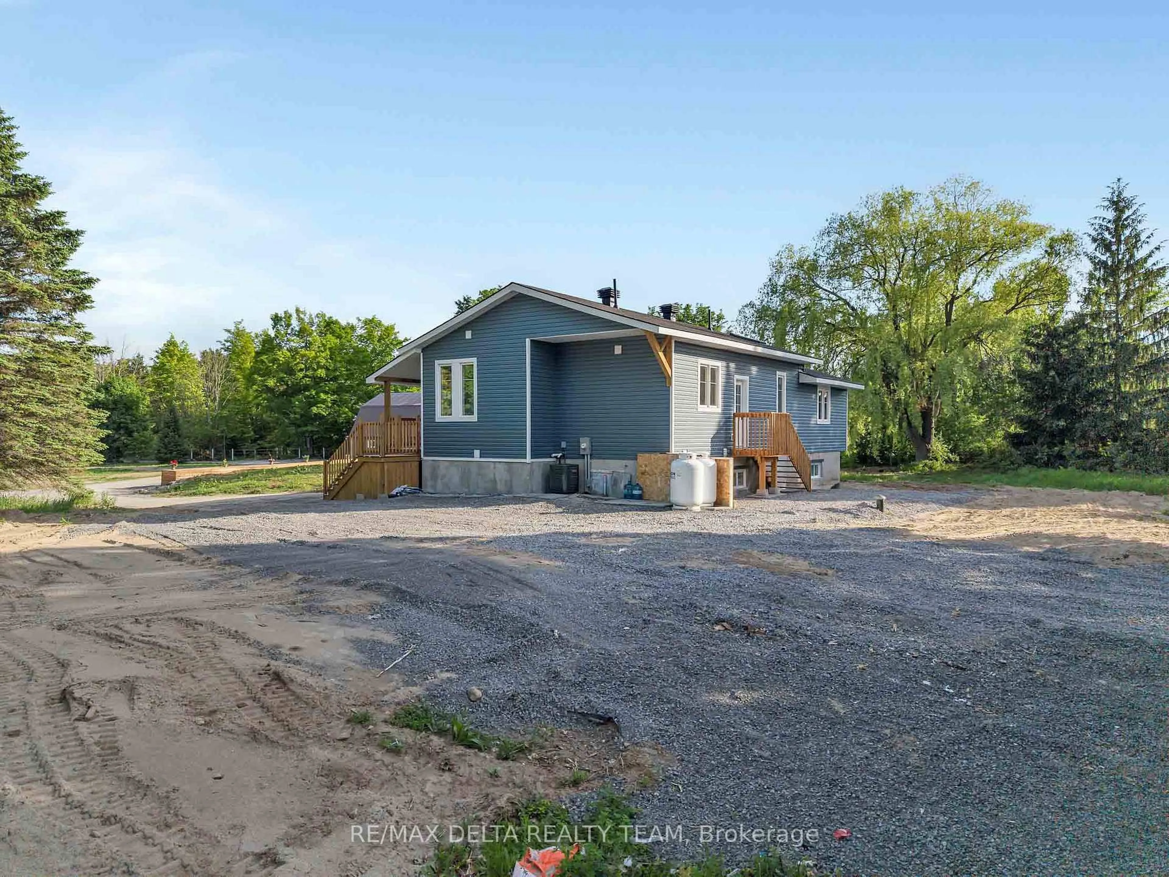 A pic from outside/outdoor area/front of a property/back of a property/a pic from drone, street for 620 Mcconnell Rd, Merrickville Ontario K0G 1N0