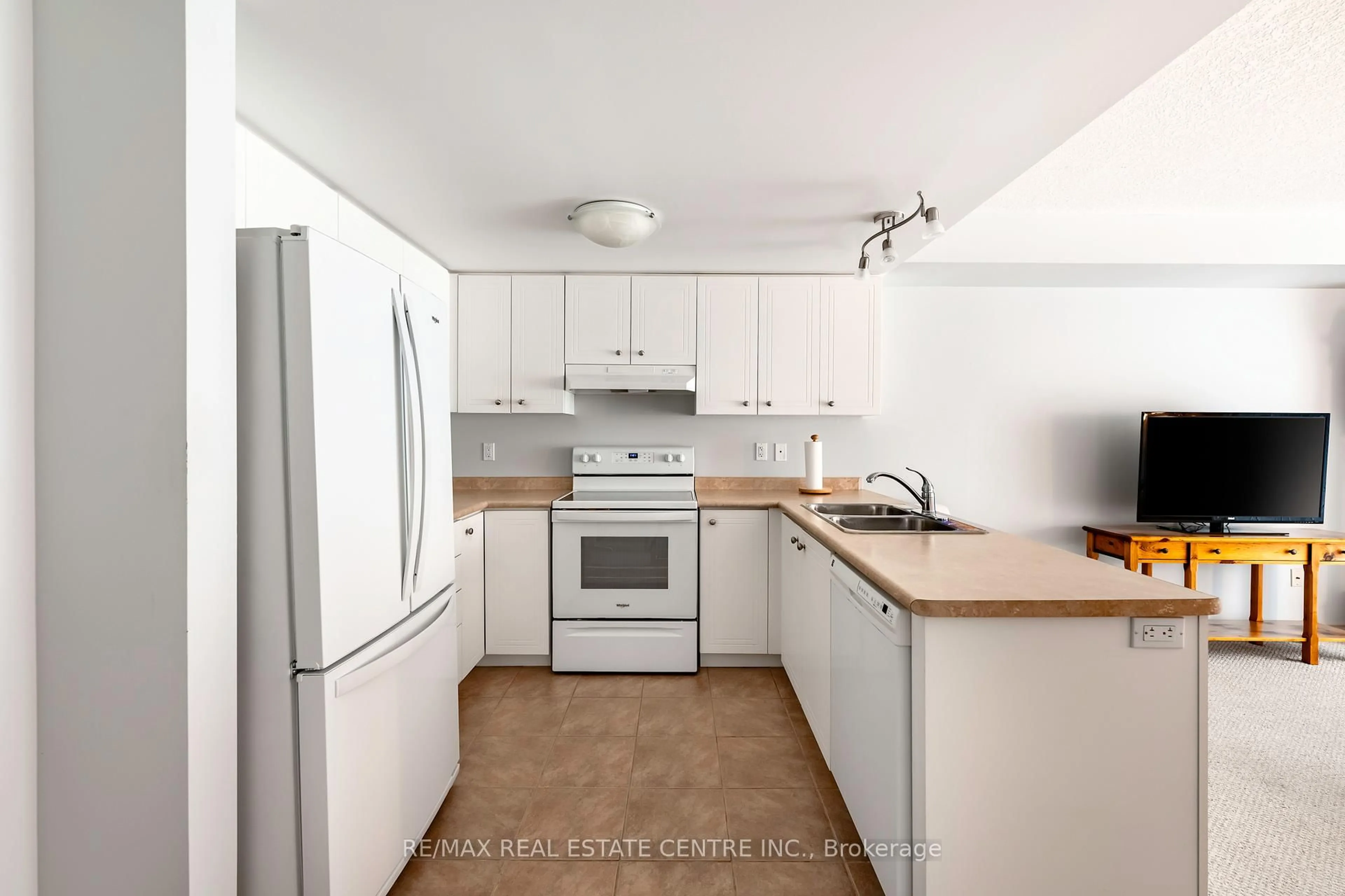 Standard kitchen, unknown for 625 St David St #213, Centre Wellington Ontario N1M 0A8
