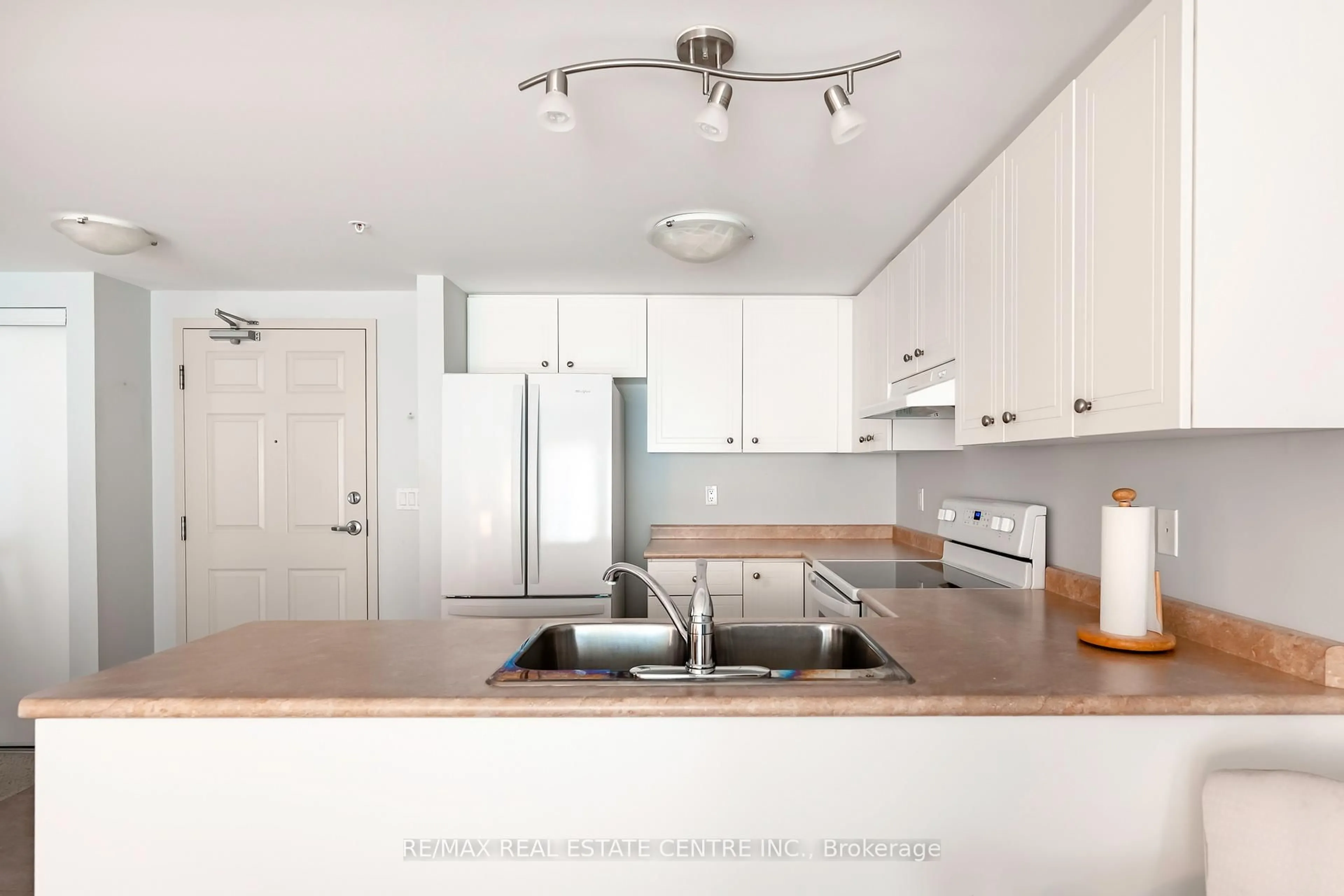 Standard kitchen, unknown for 625 St David St #213, Centre Wellington Ontario N1M 0A8