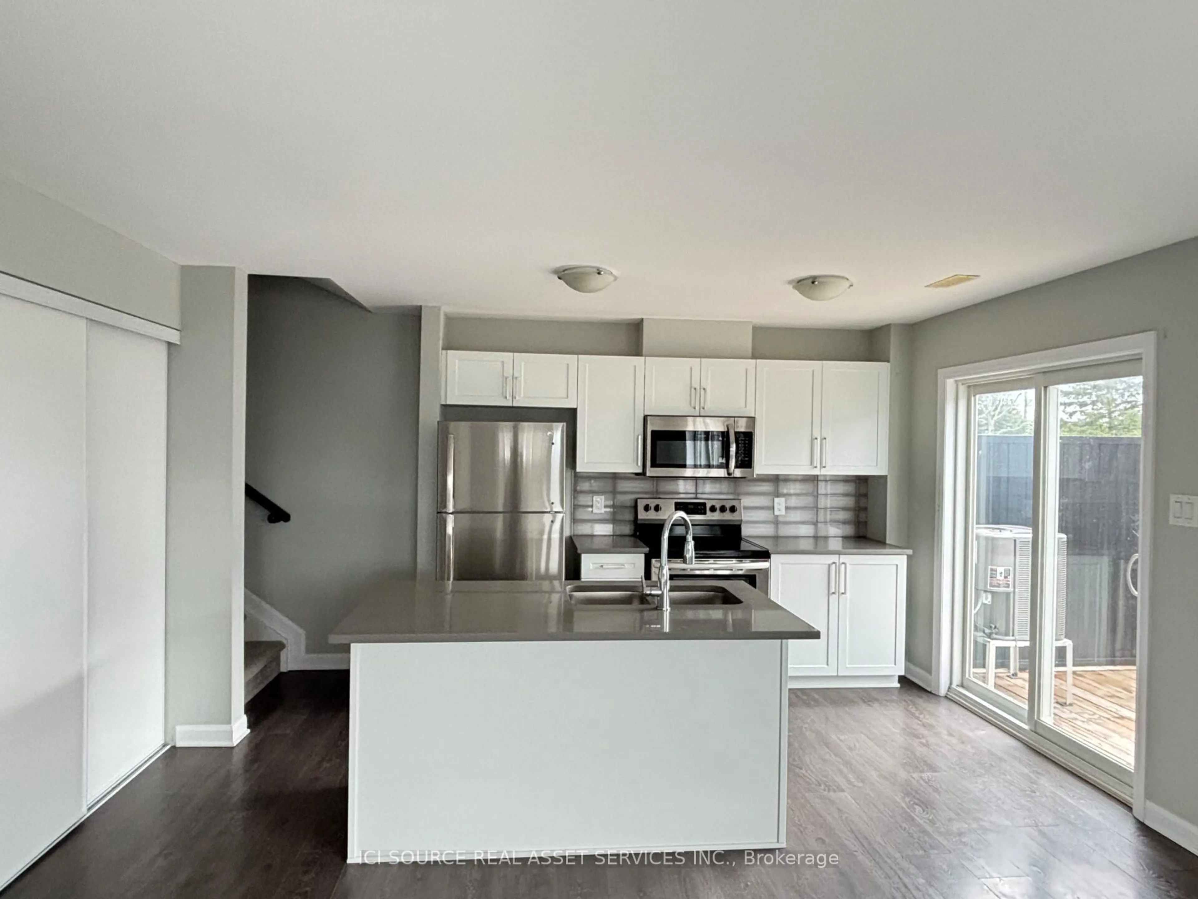 Open concept kitchen, unknown for 702 B Amberwing Private, Ottawa Ontario K4A 5H5
