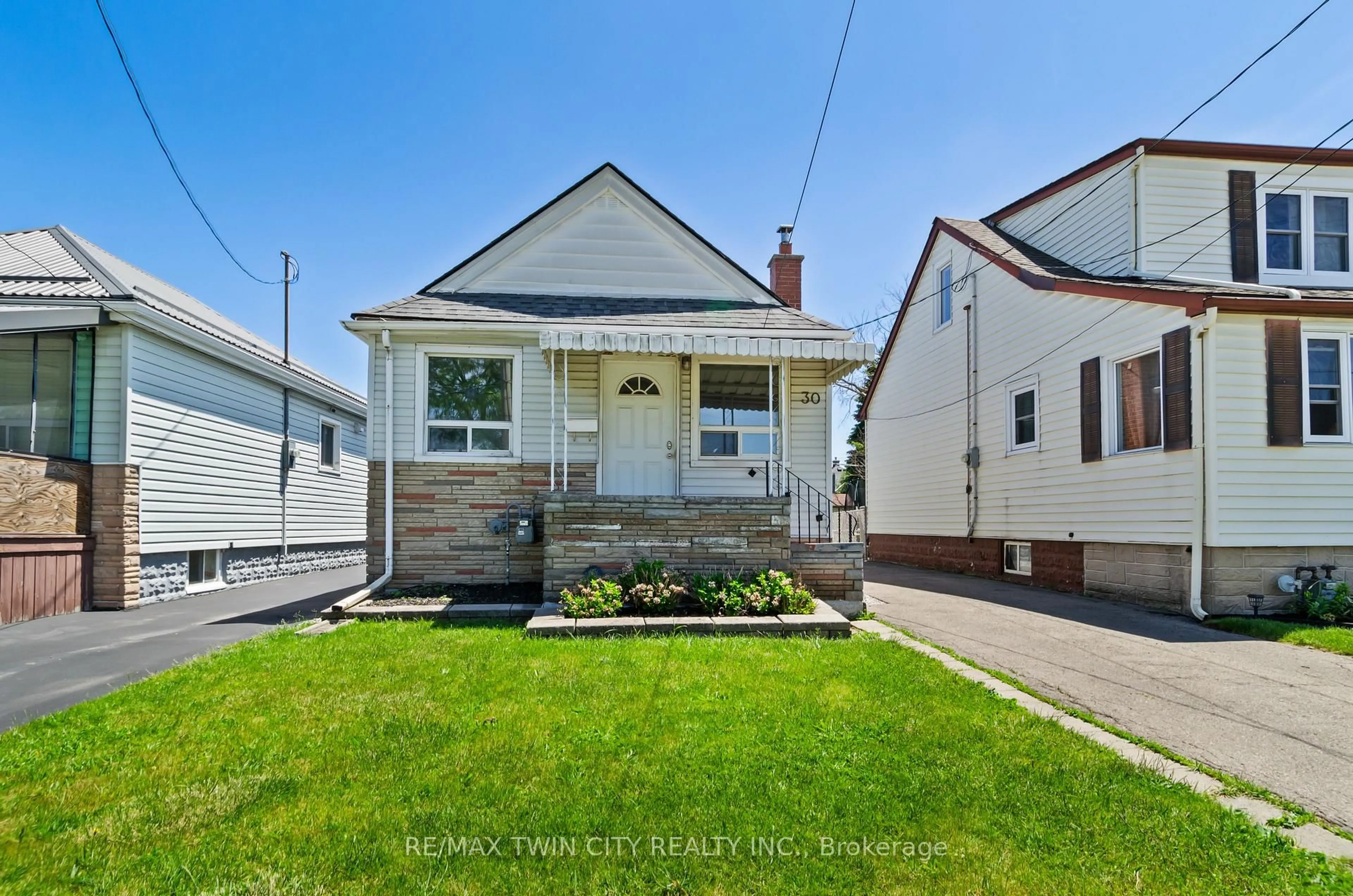 Home with vinyl exterior material, street for 30 Shelby Ave, Hamilton Ontario L8H 5L4