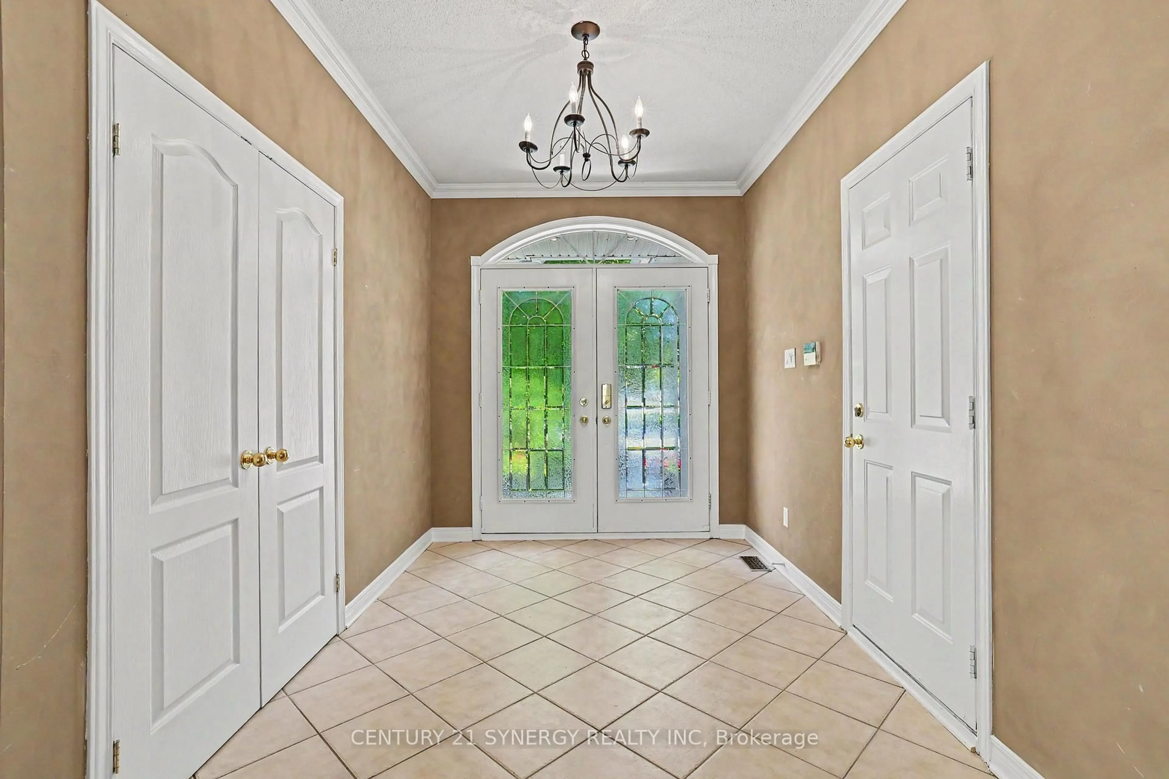 Indoor foyer for 17 Warnock Way, Ottawa Ontario K1J 1H1