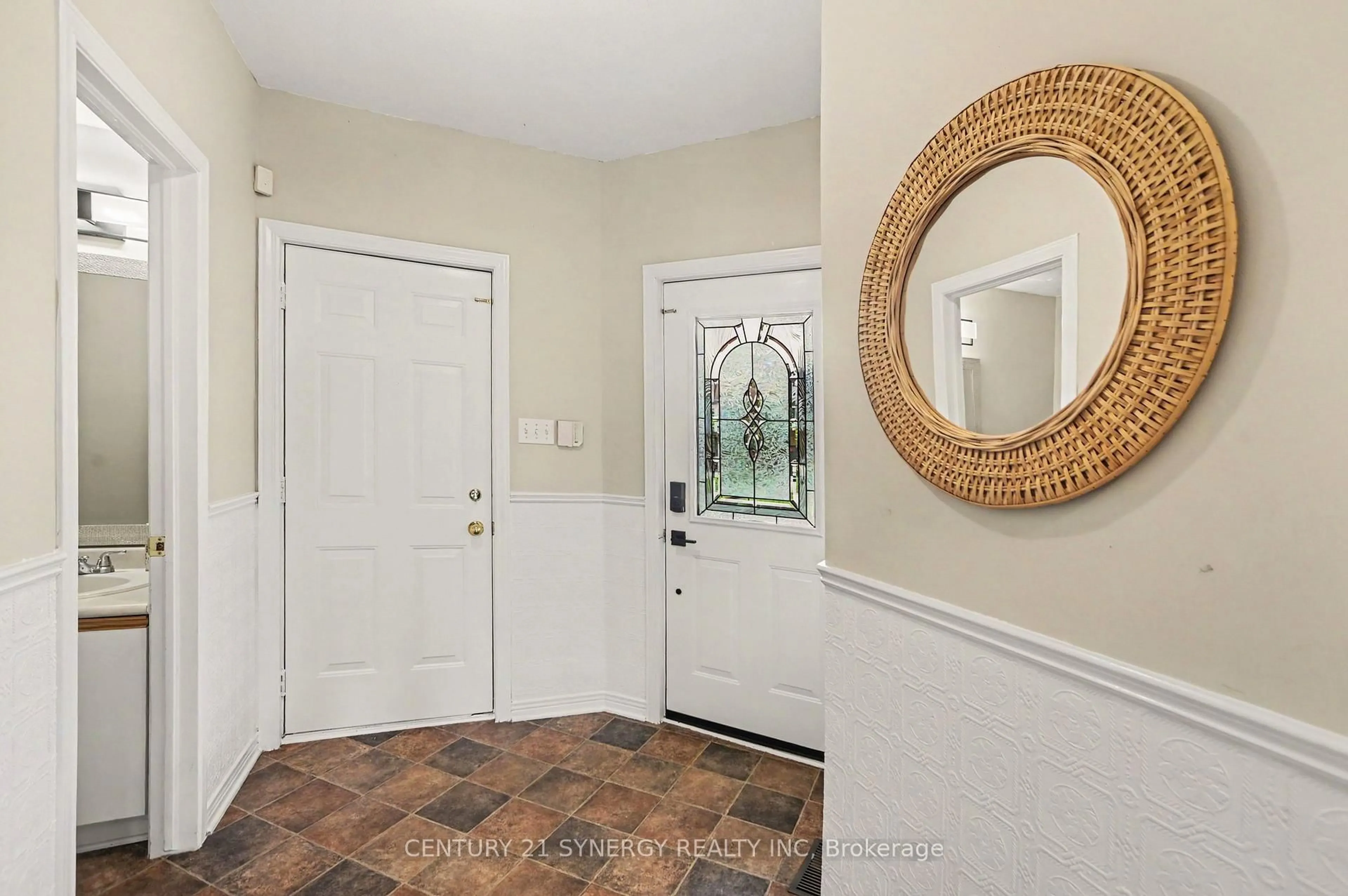 Indoor entryway for 1457 Corsham Ave, Ottawa Ontario K4A 3M5