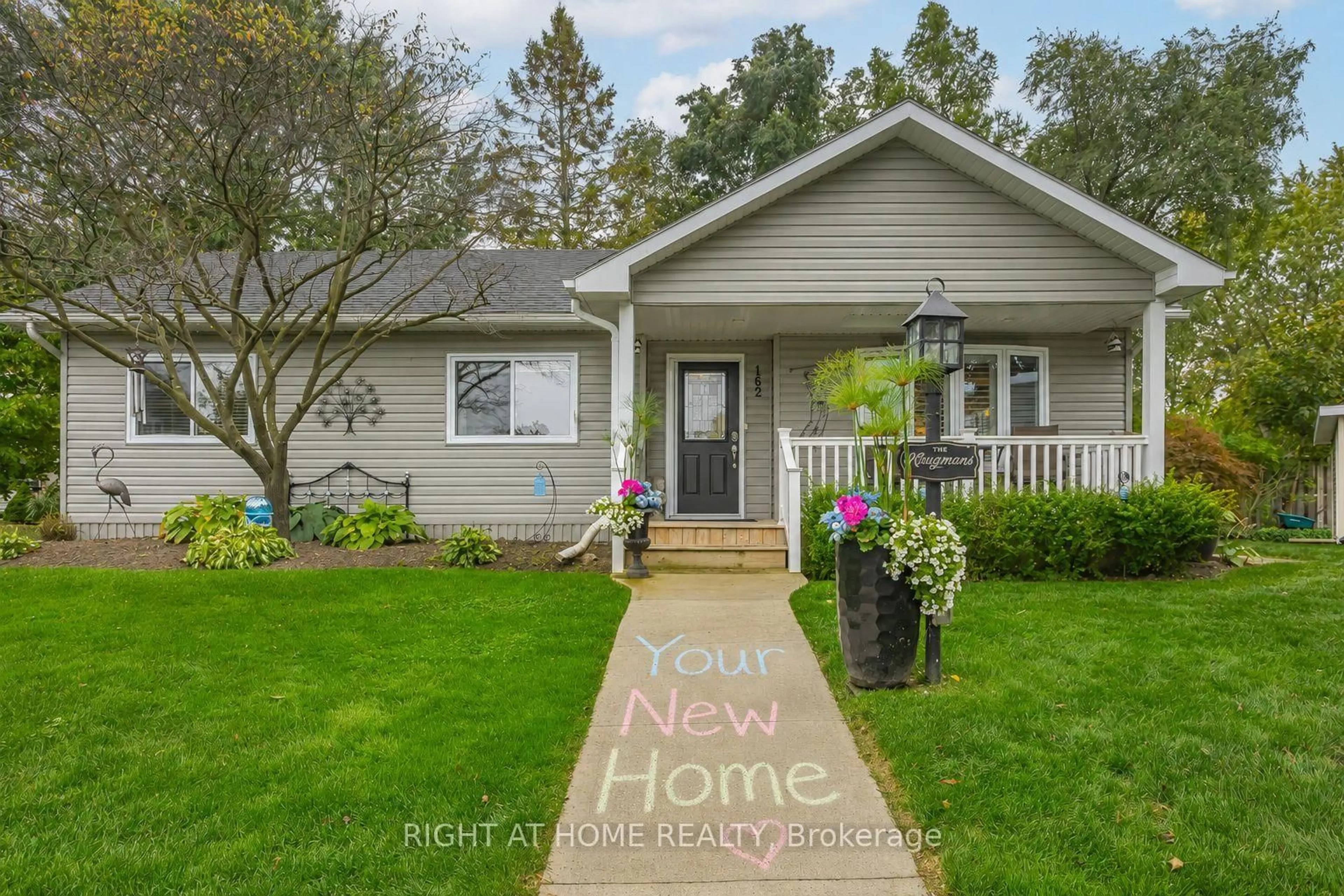 Home with vinyl exterior material, street for 162 Mississauga Pl, South Huron Ontario N0M 1T0