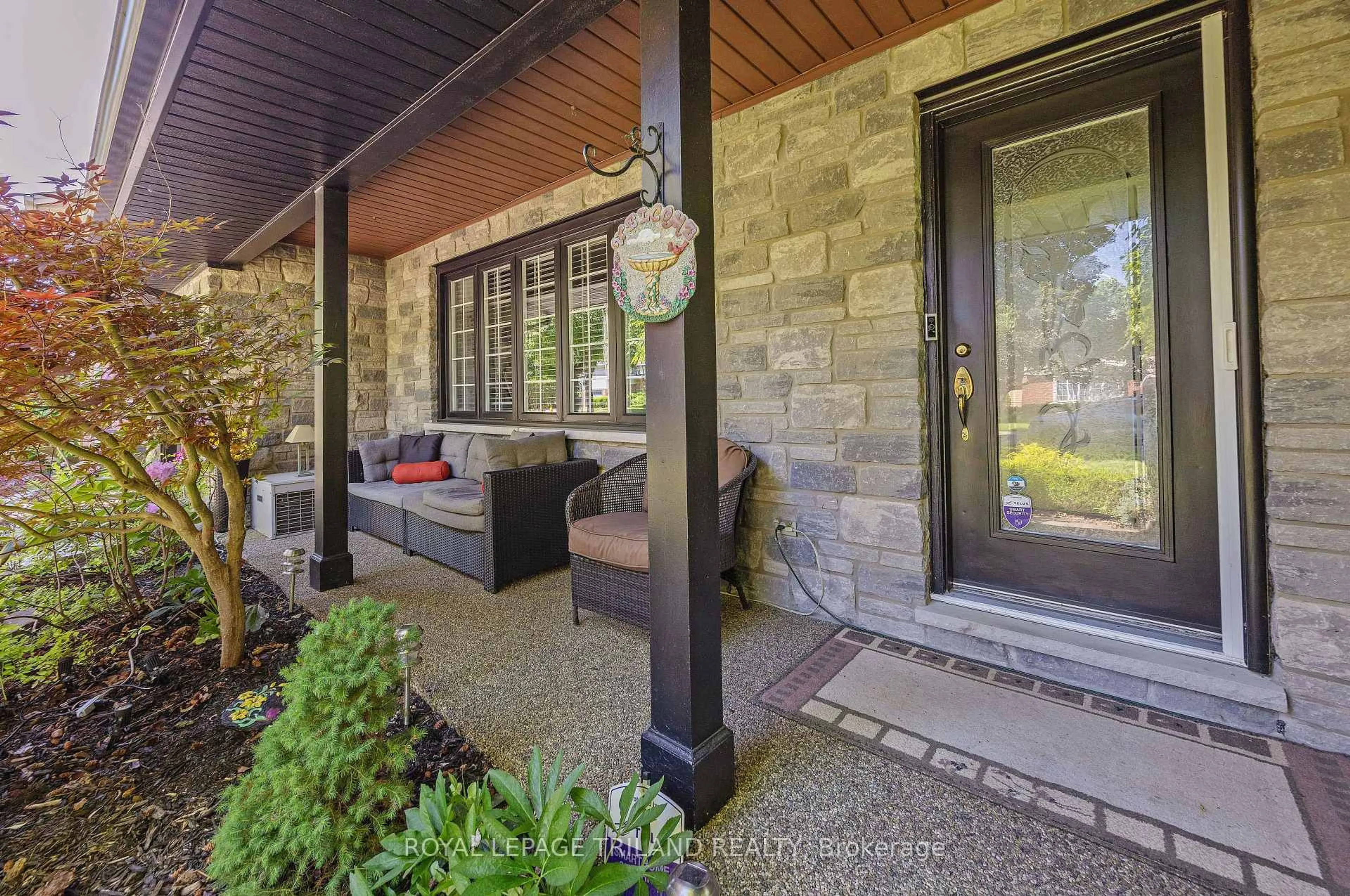 Patio, street for 1152 Ivanhill Rd, London North Ontario N6H 4C1