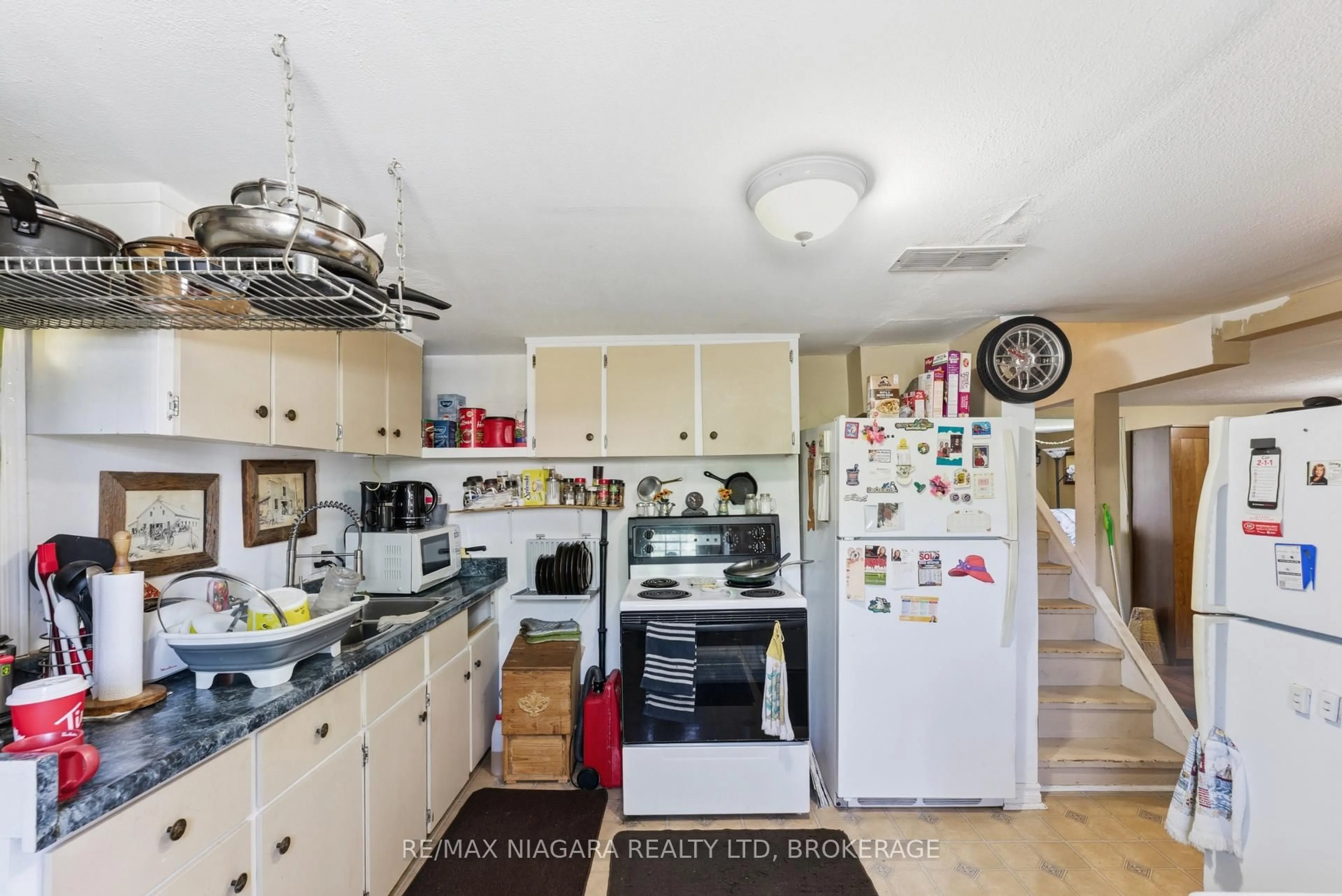 Unknown for 5 Birch St, St. Catharines Ontario L2P 2B5