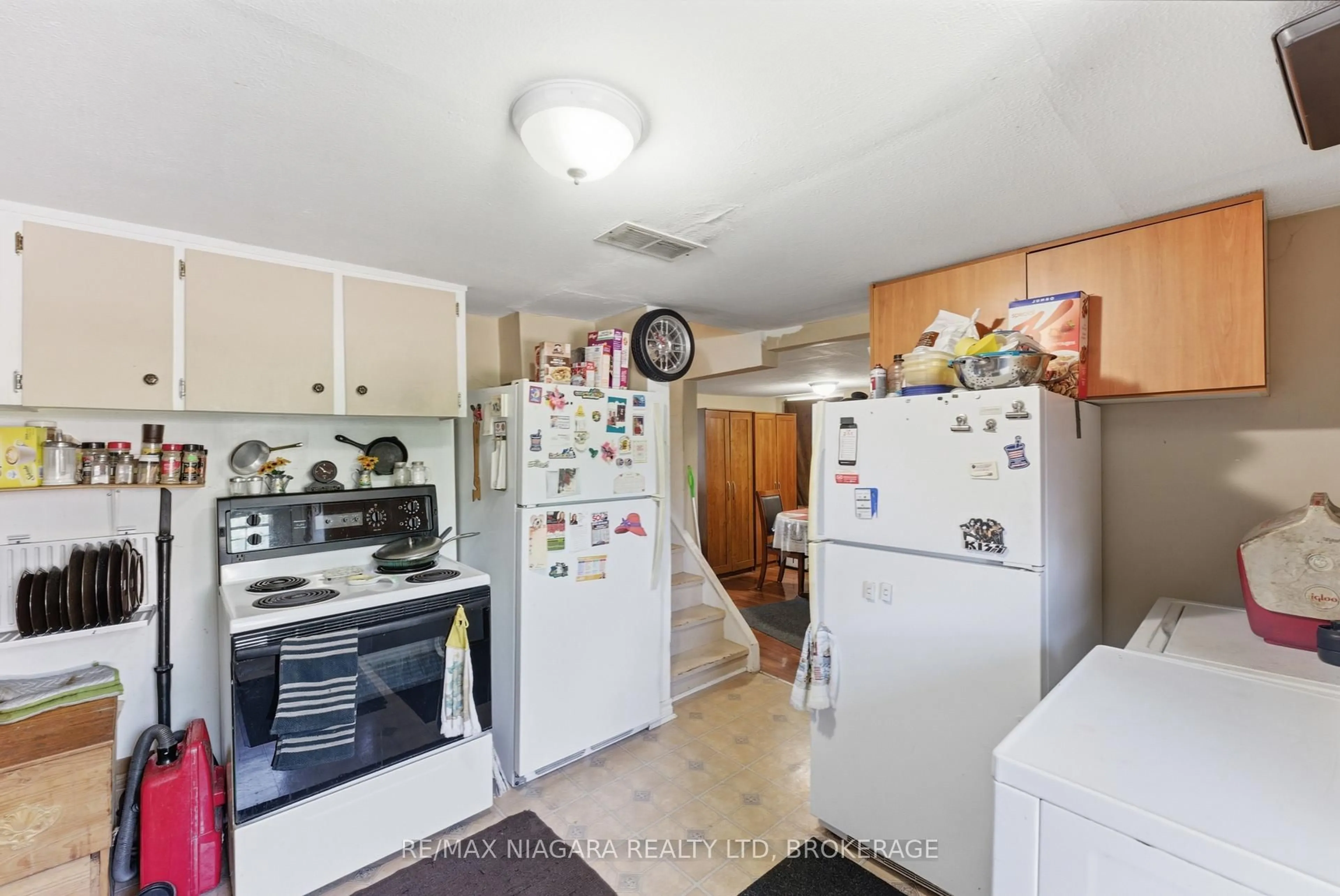 Standard kitchen, unknown for 5 Birch St, St. Catharines Ontario L2P 2B5