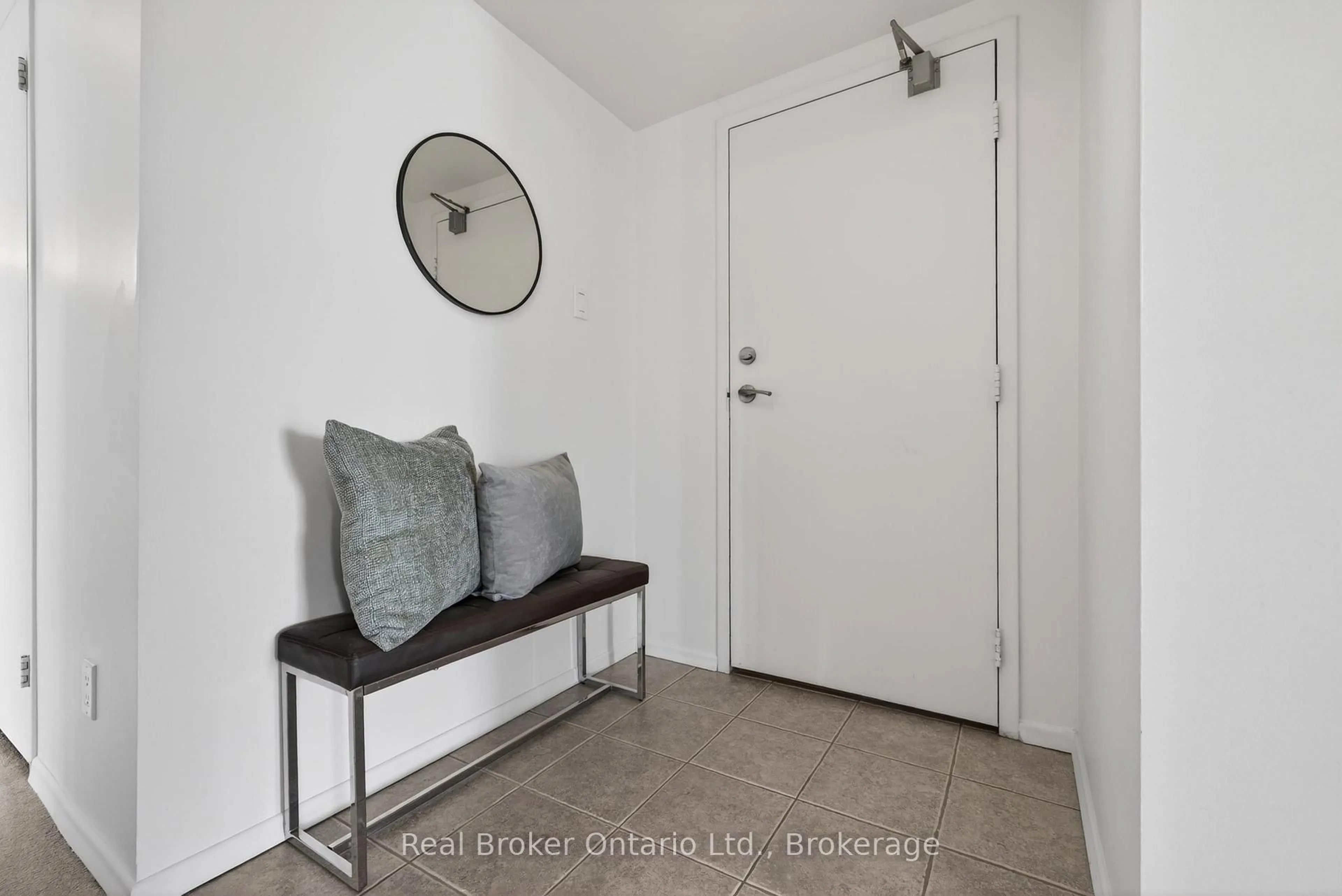 Indoor entryway for 23 Woodlawn Rd #811, Guelph Ontario N1H 7G6