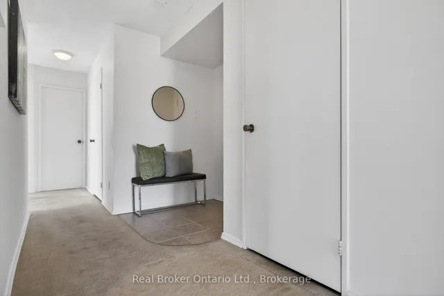 23 Woodlawn Rd #811, Guelph 4
