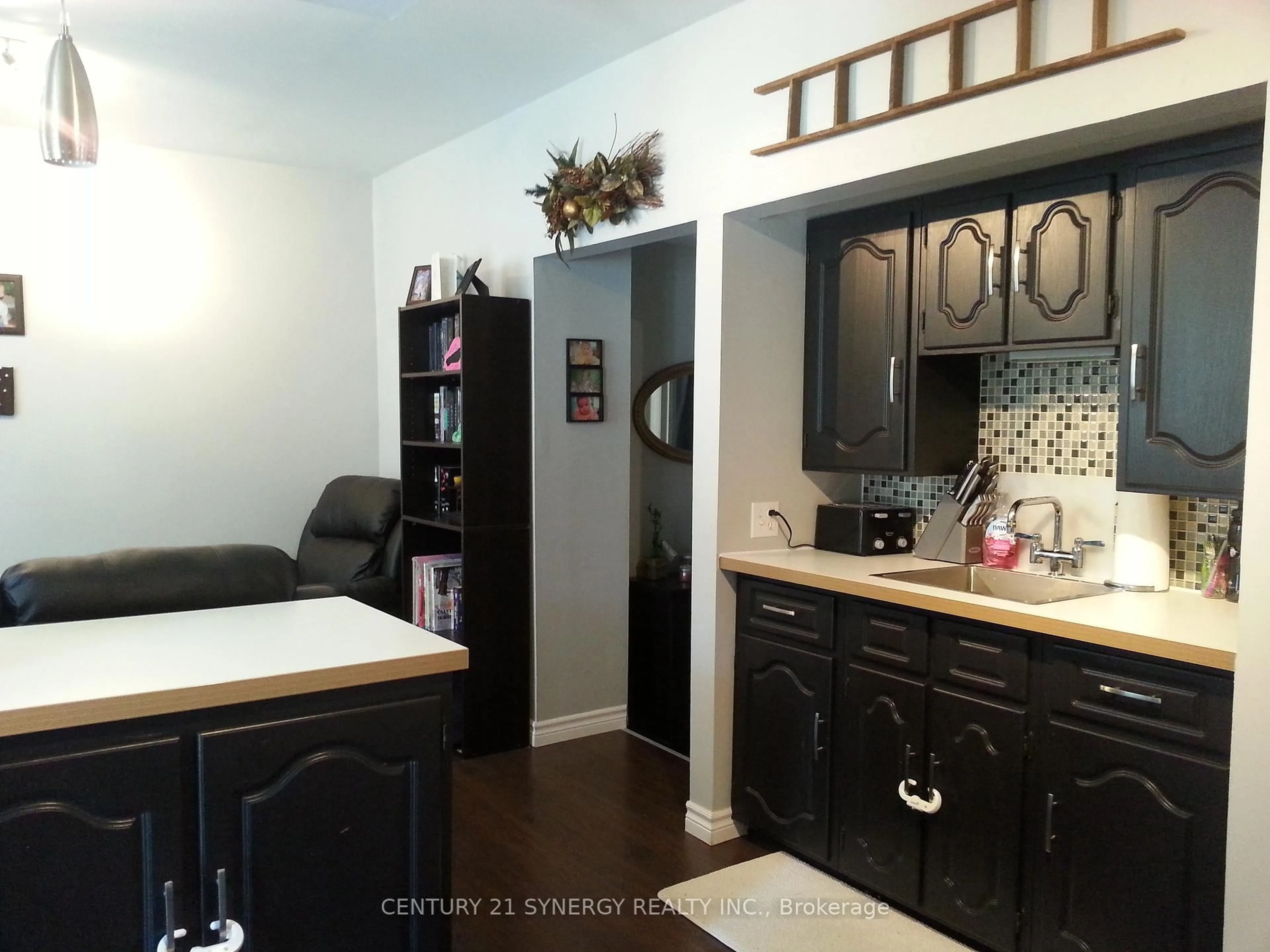 Open concept kitchen, ceramic/tile floor for 41 Main St, Smiths Falls Ontario K7A 1A3