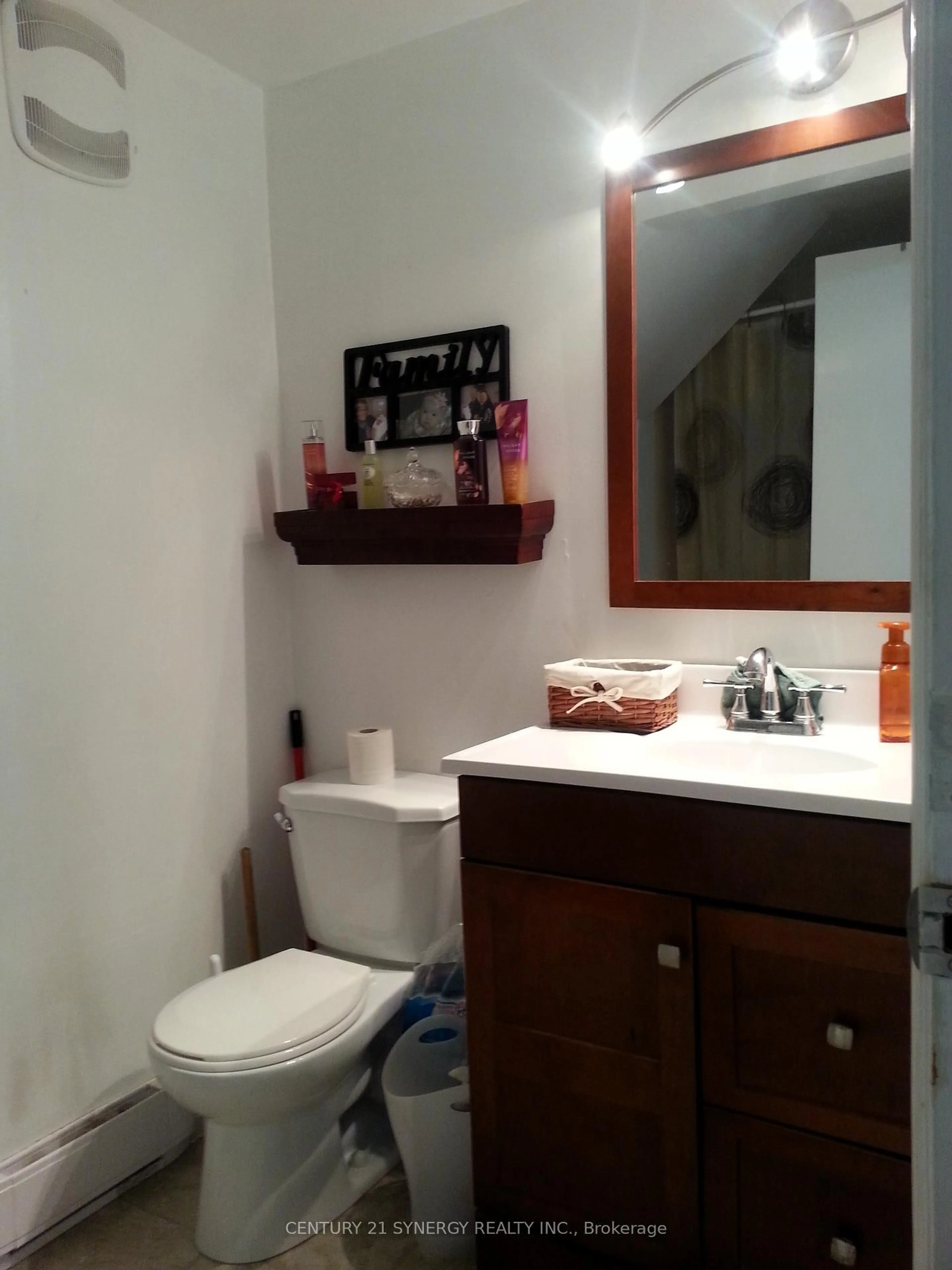 Standard bathroom, unknown for 41 Main St, Smiths Falls Ontario K7A 1A3
