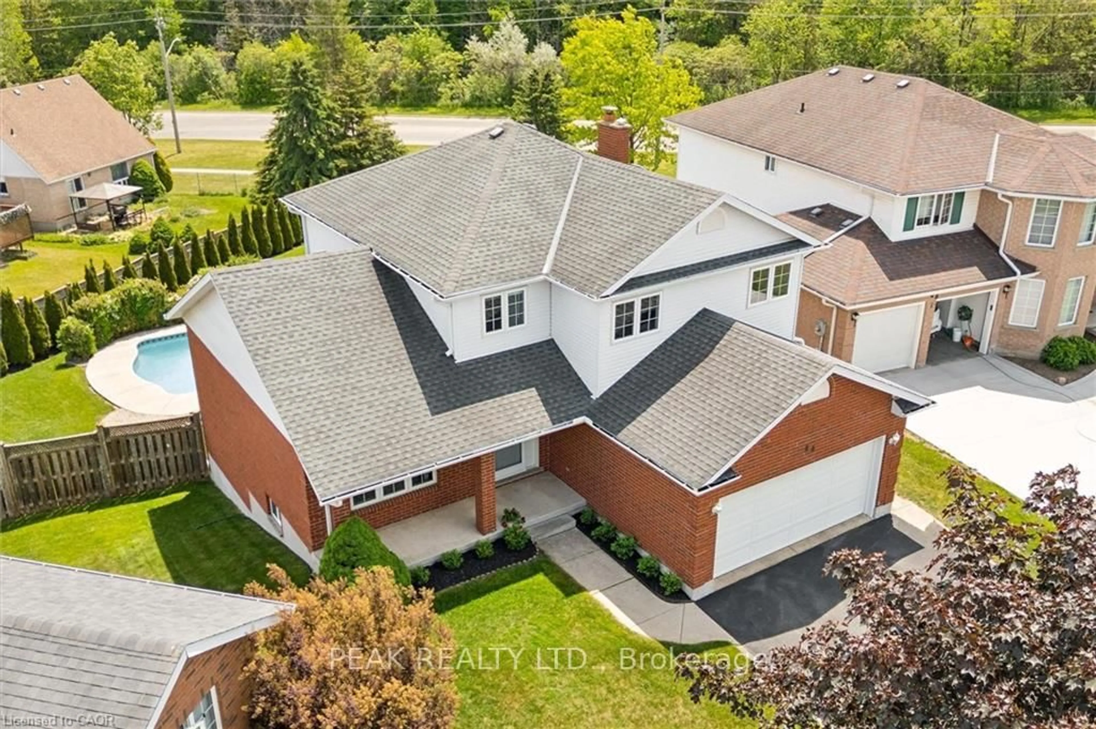 A pic from outside/outdoor area/front of a property/back of a property/a pic from drone, unknown for 44 Tami Crt, Kitchener Ontario N2B 3V2