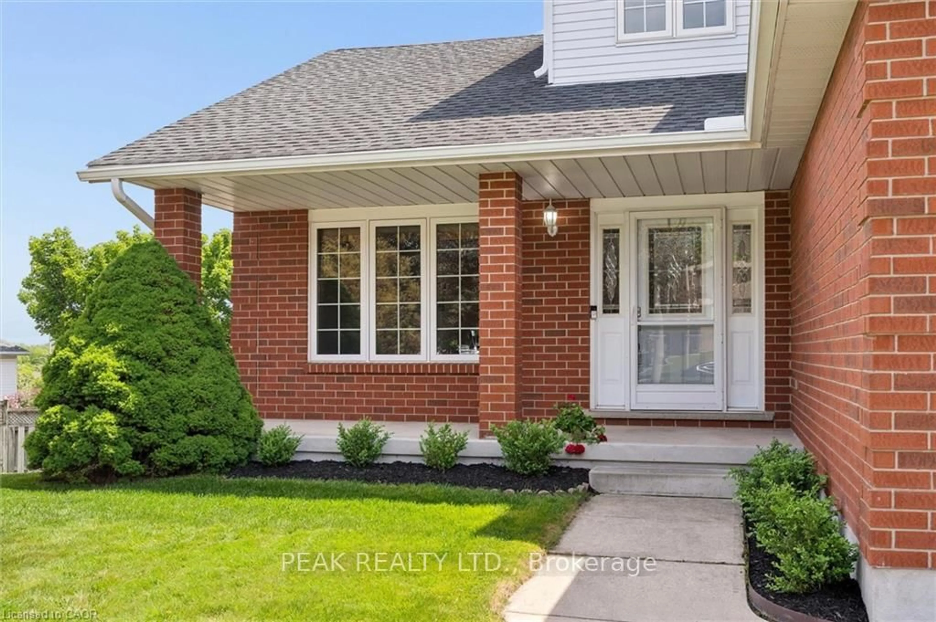 Home with brick exterior material, street for 44 Tami Crt, Kitchener Ontario N2B 3V2