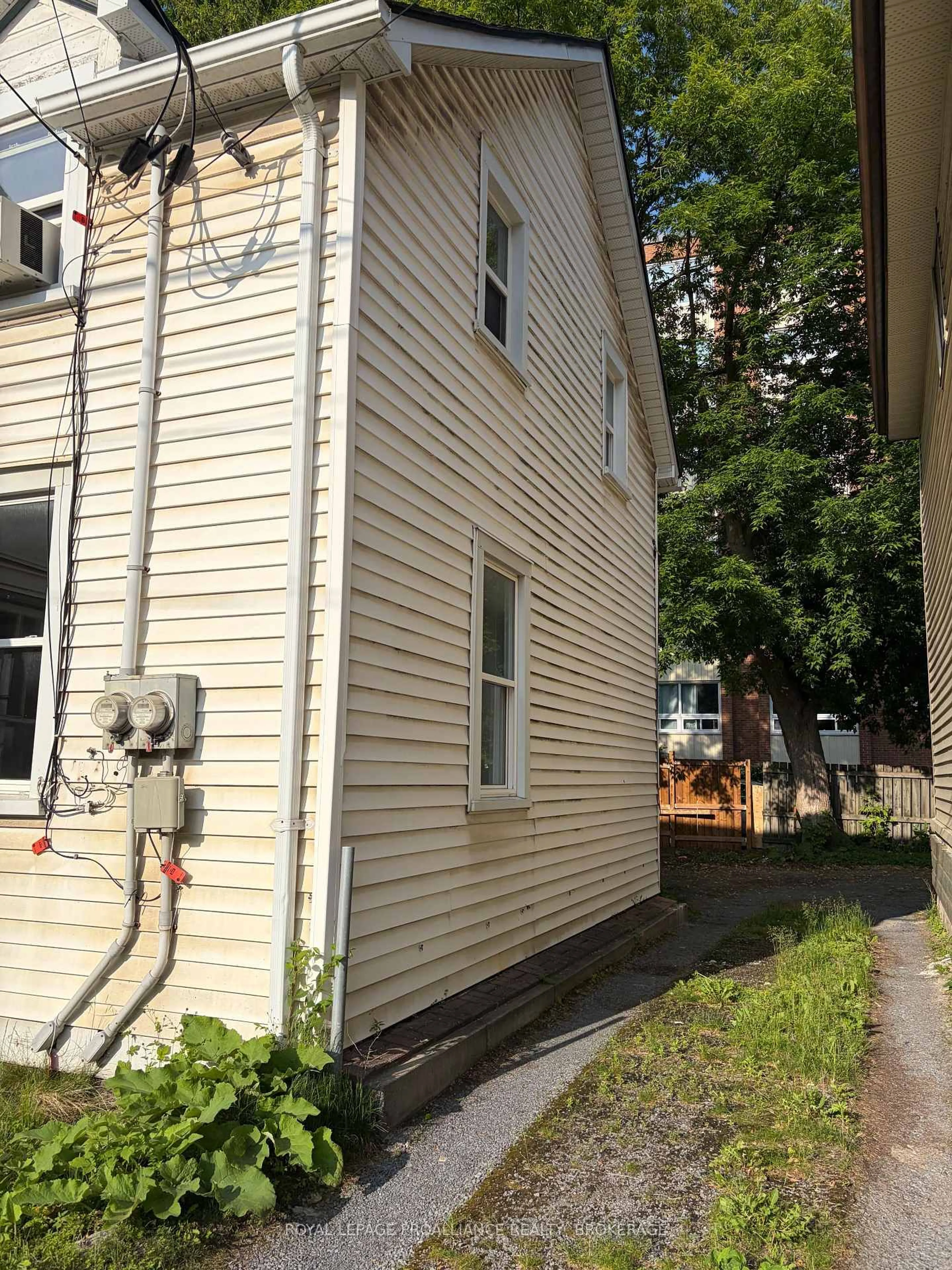 Unknown for 359 Division St, Kingston Ontario K7K 4A4