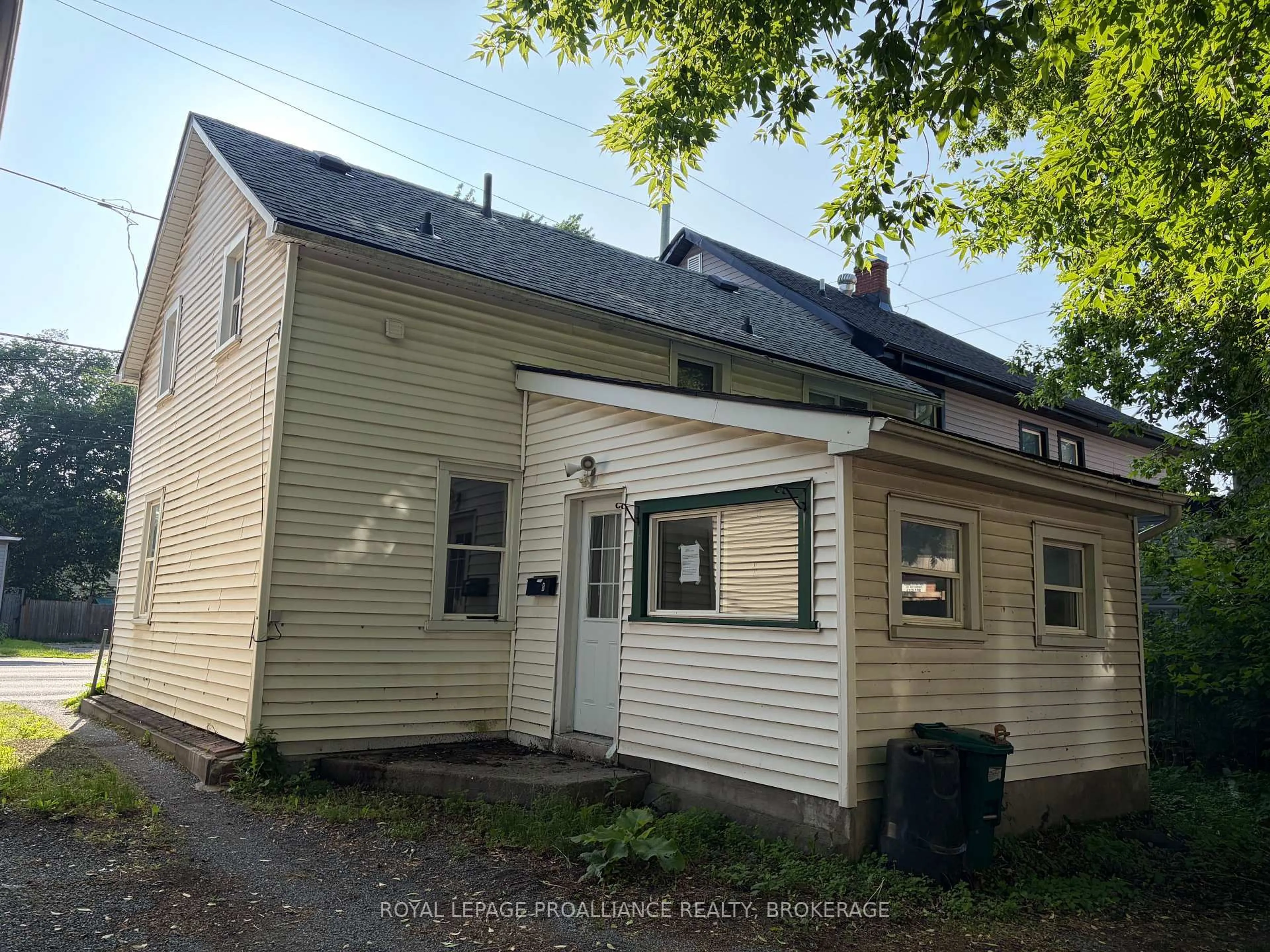A pic from outside/outdoor area/front of a property/back of a property/a pic from drone, building for 359 Division St, Kingston Ontario K7K 4A4