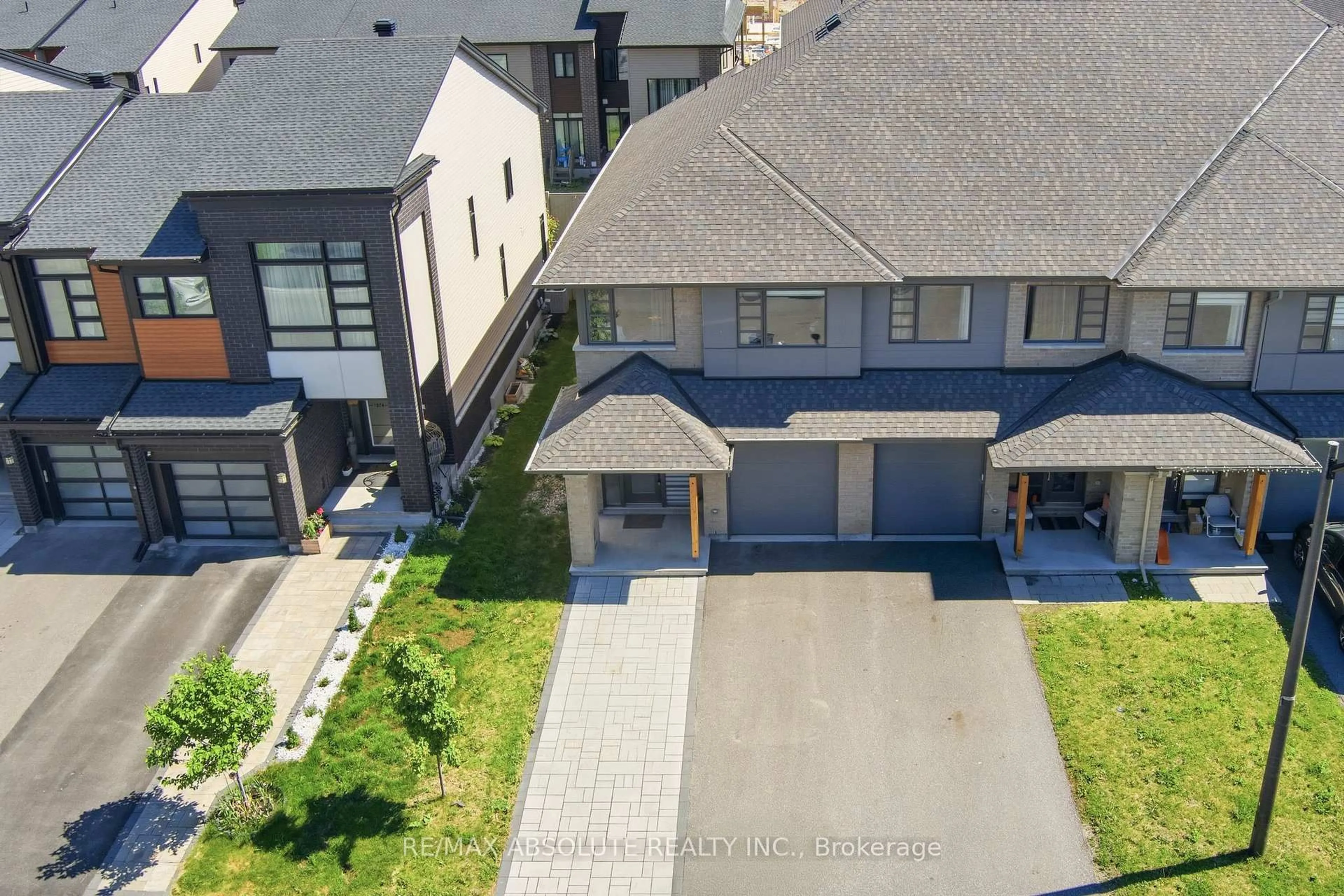 A pic from outside/outdoor area/front of a property/back of a property/a pic from drone, street for 1072 Lunar Glow Cres, Ottawa Ontario K4M 0J9