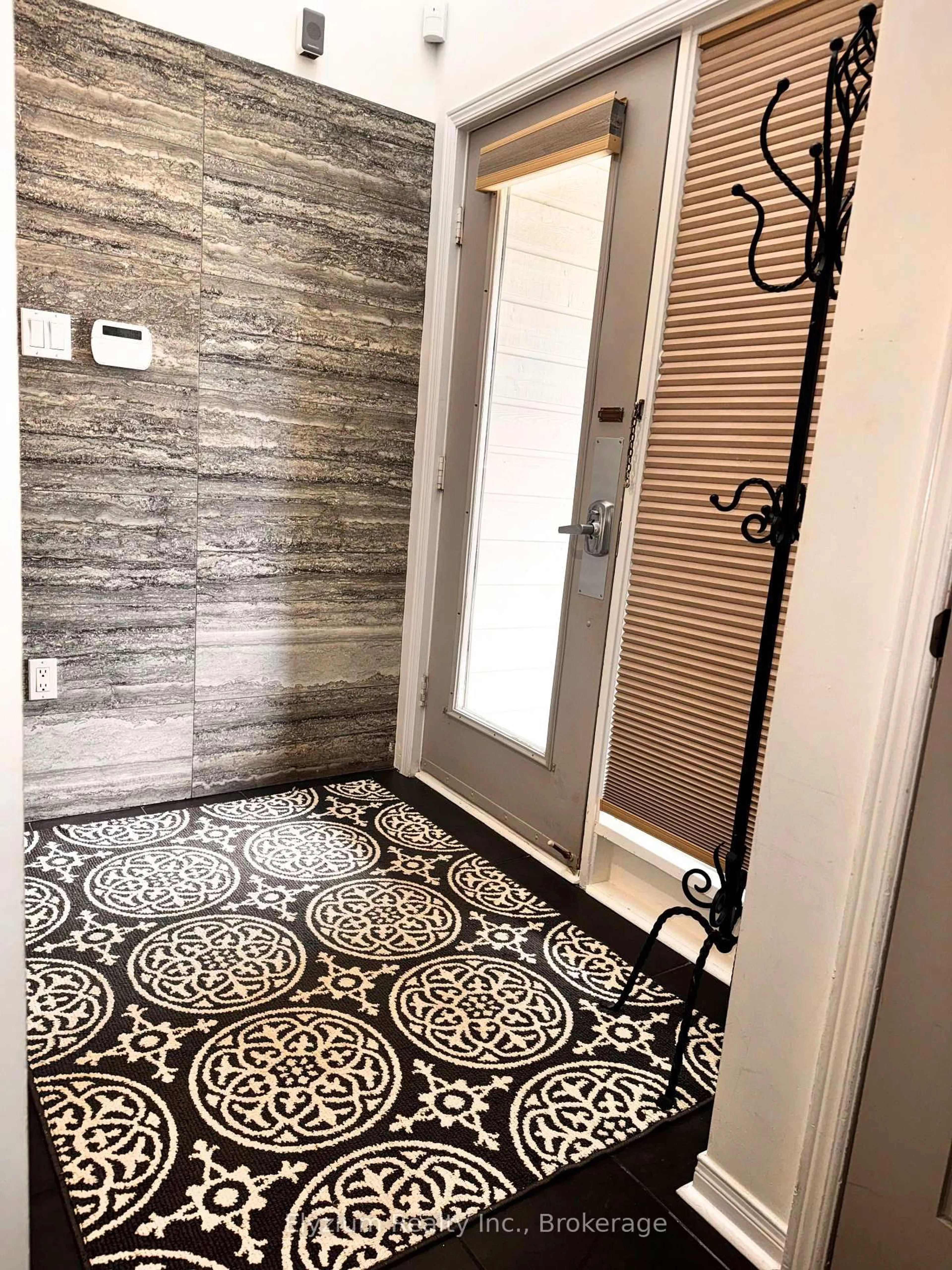 Indoor entryway for 1209 MUSKOKA BEACH Rd #59, Gravenhurst Ontario P1P 1R1