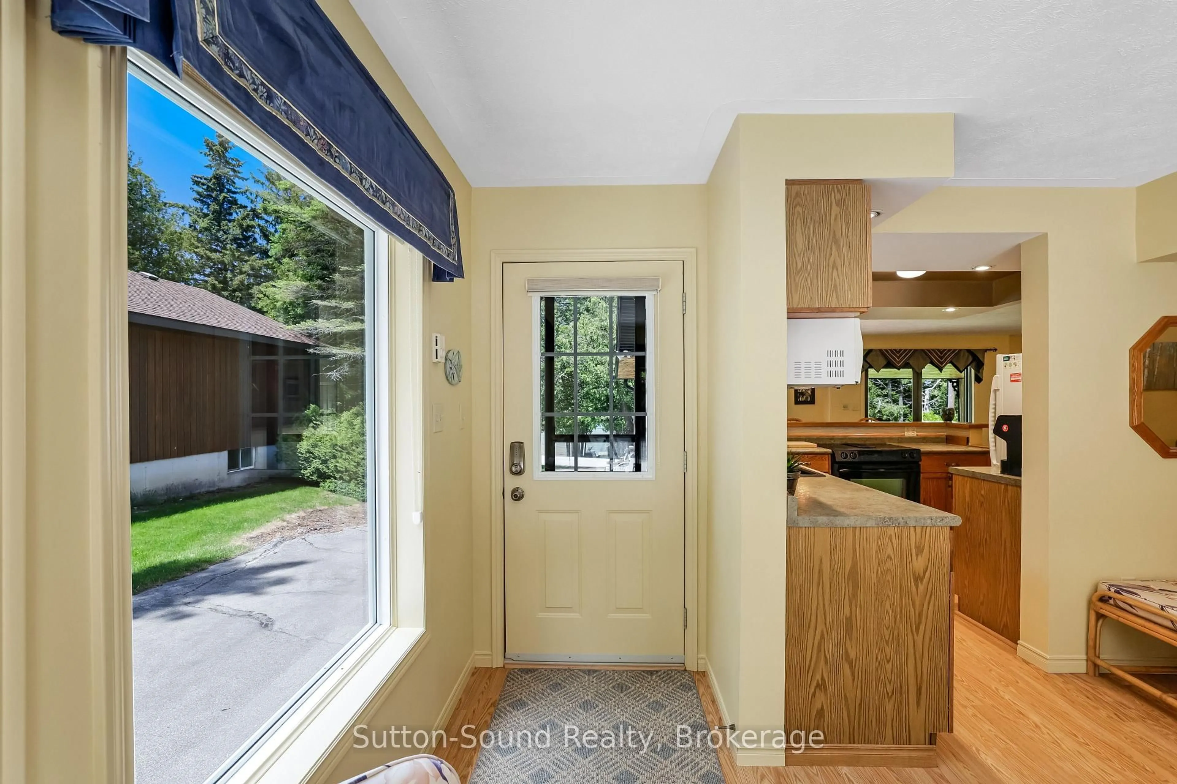 Indoor entryway for 152 Old Mill Rd, Georgian Bluffs Ontario N0H 2T0