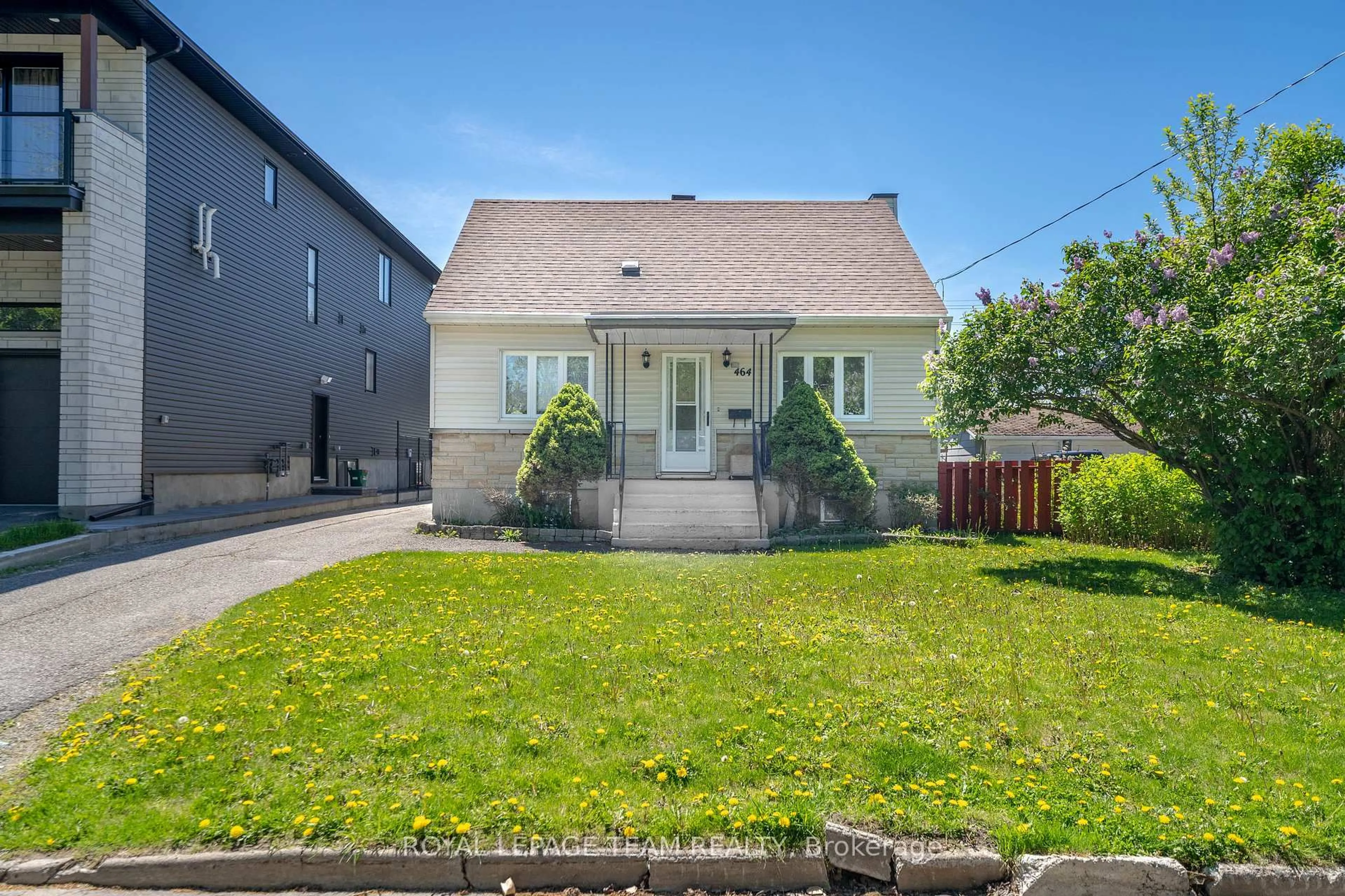 Patio, street for 464 Mutual St, Ottawa Ontario K1K 1C8