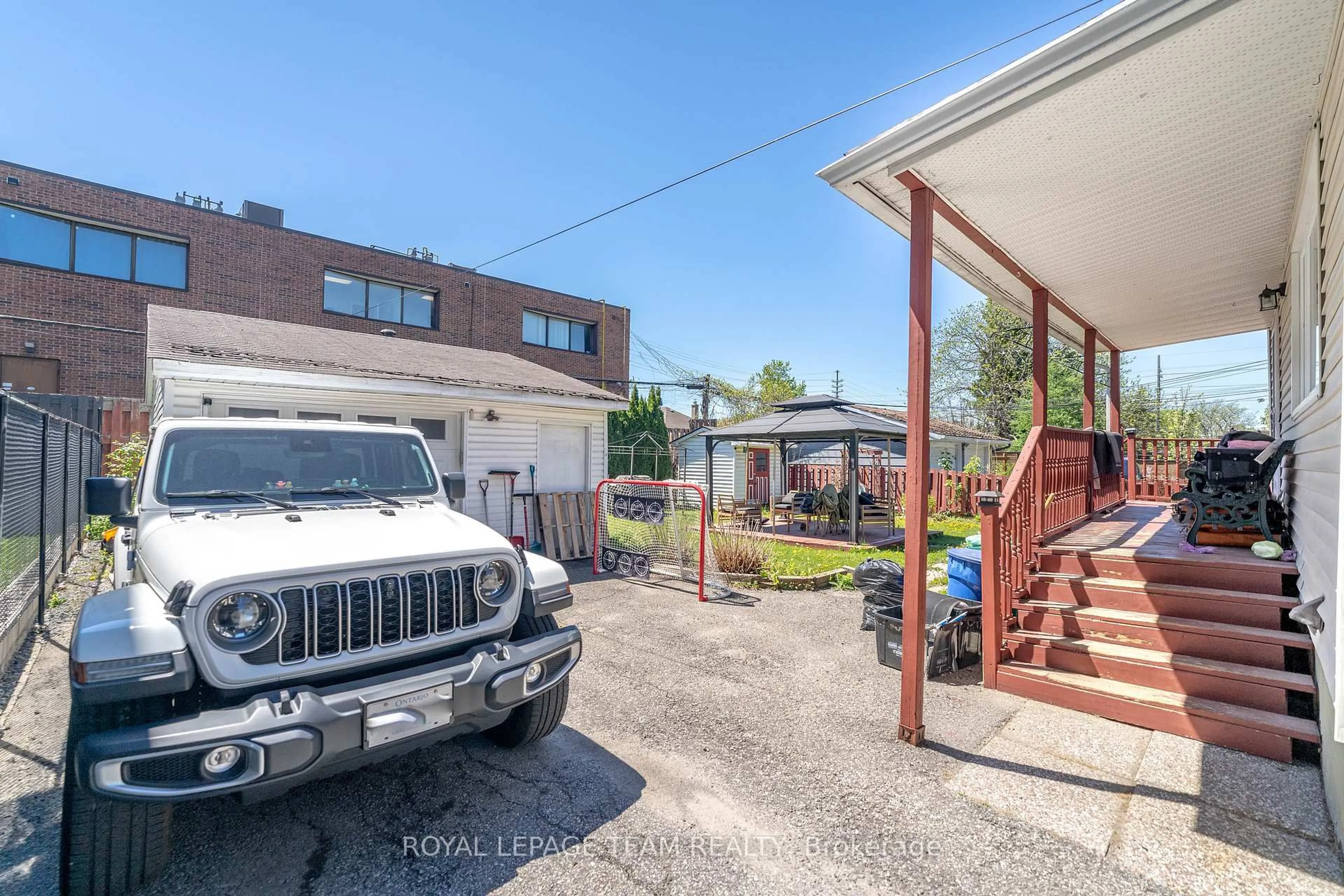 Unknown for 464 Mutual St, Ottawa Ontario K1K 1C8