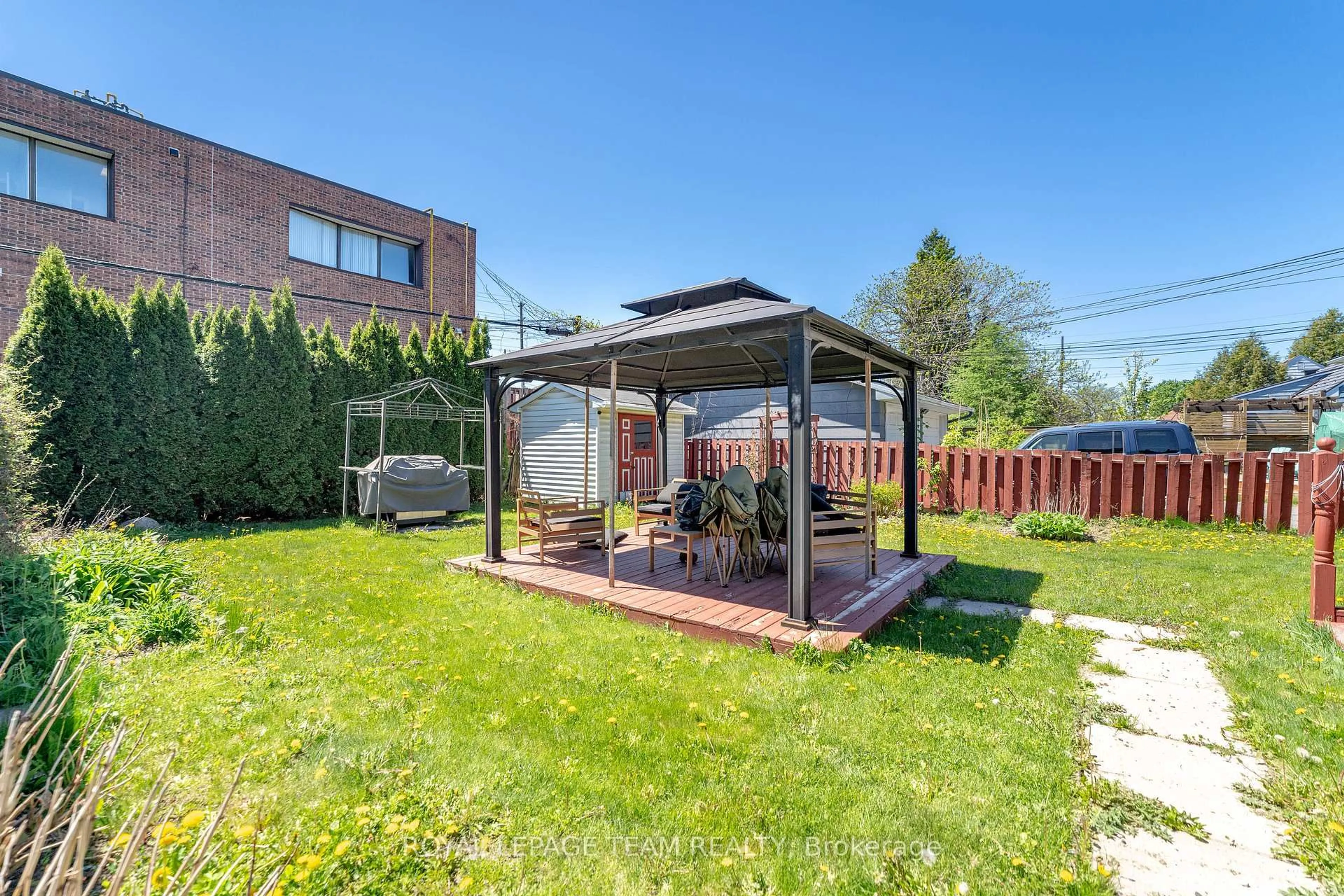 Patio, street for 464 Mutual St, Ottawa Ontario K1K 1C8