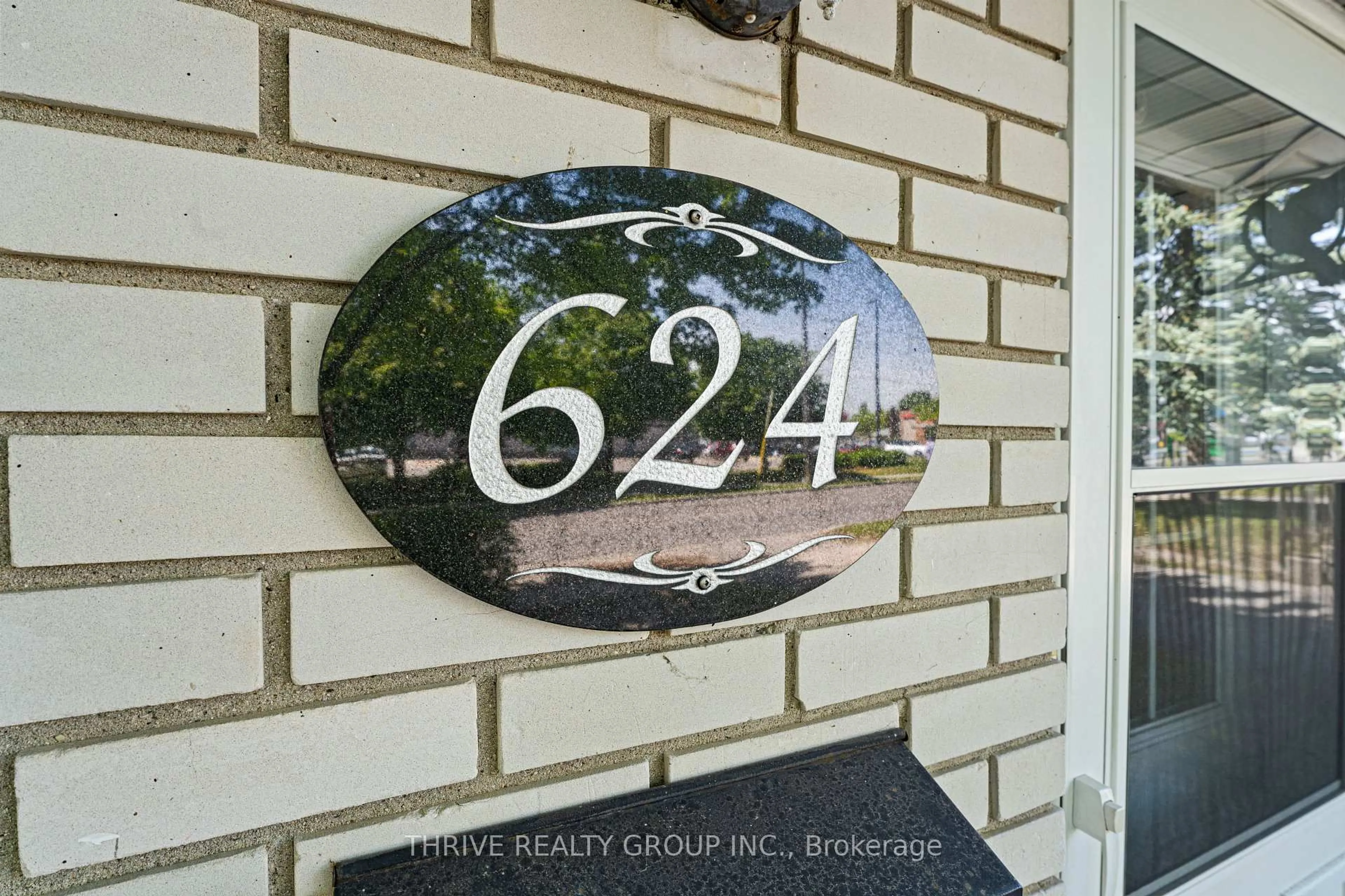 Indoor entryway for 624 Mornington Ave, London East Ontario N5Y 3G1