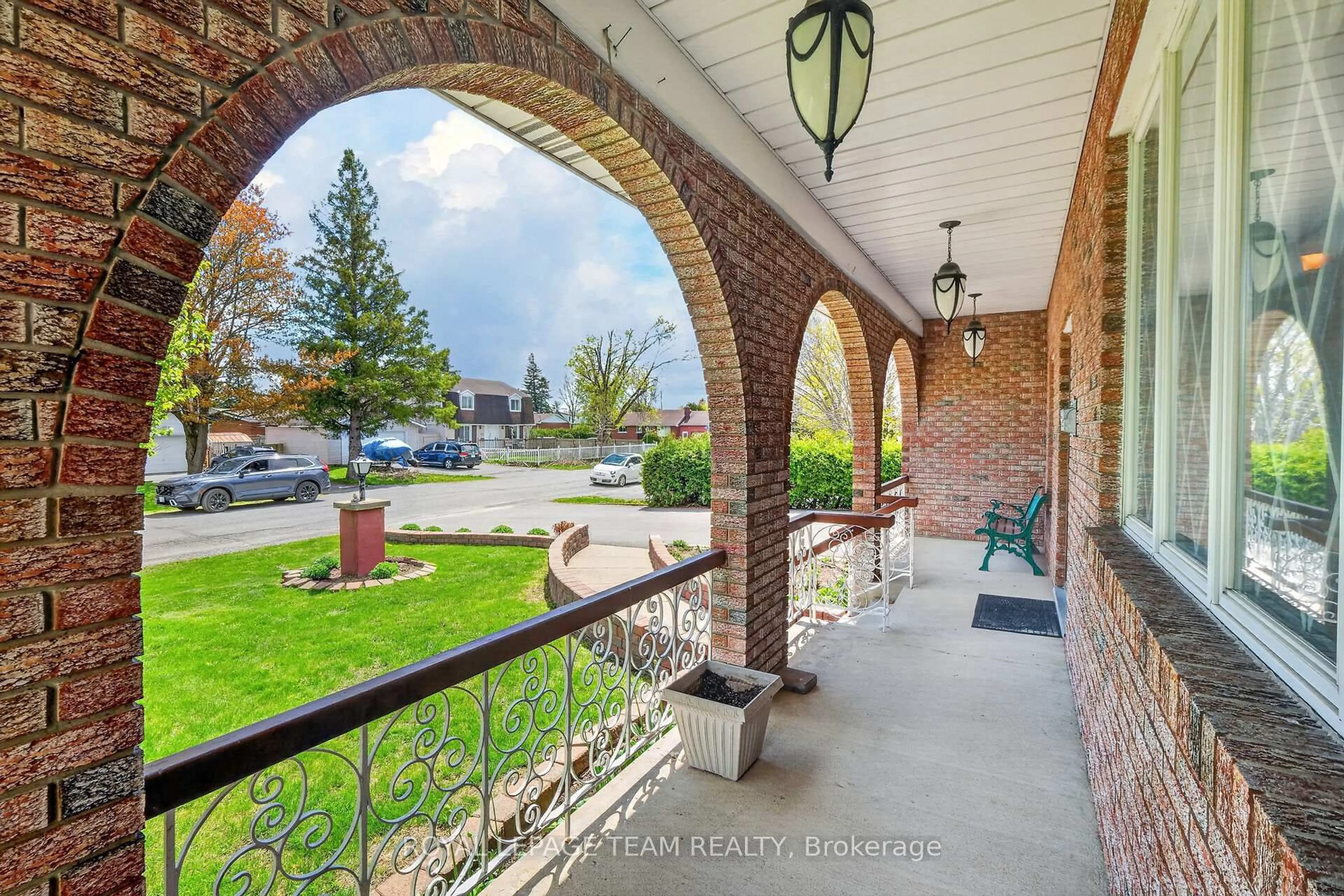 Patio, street for 33 Norice St, Ottawa Ontario K2G 2X3