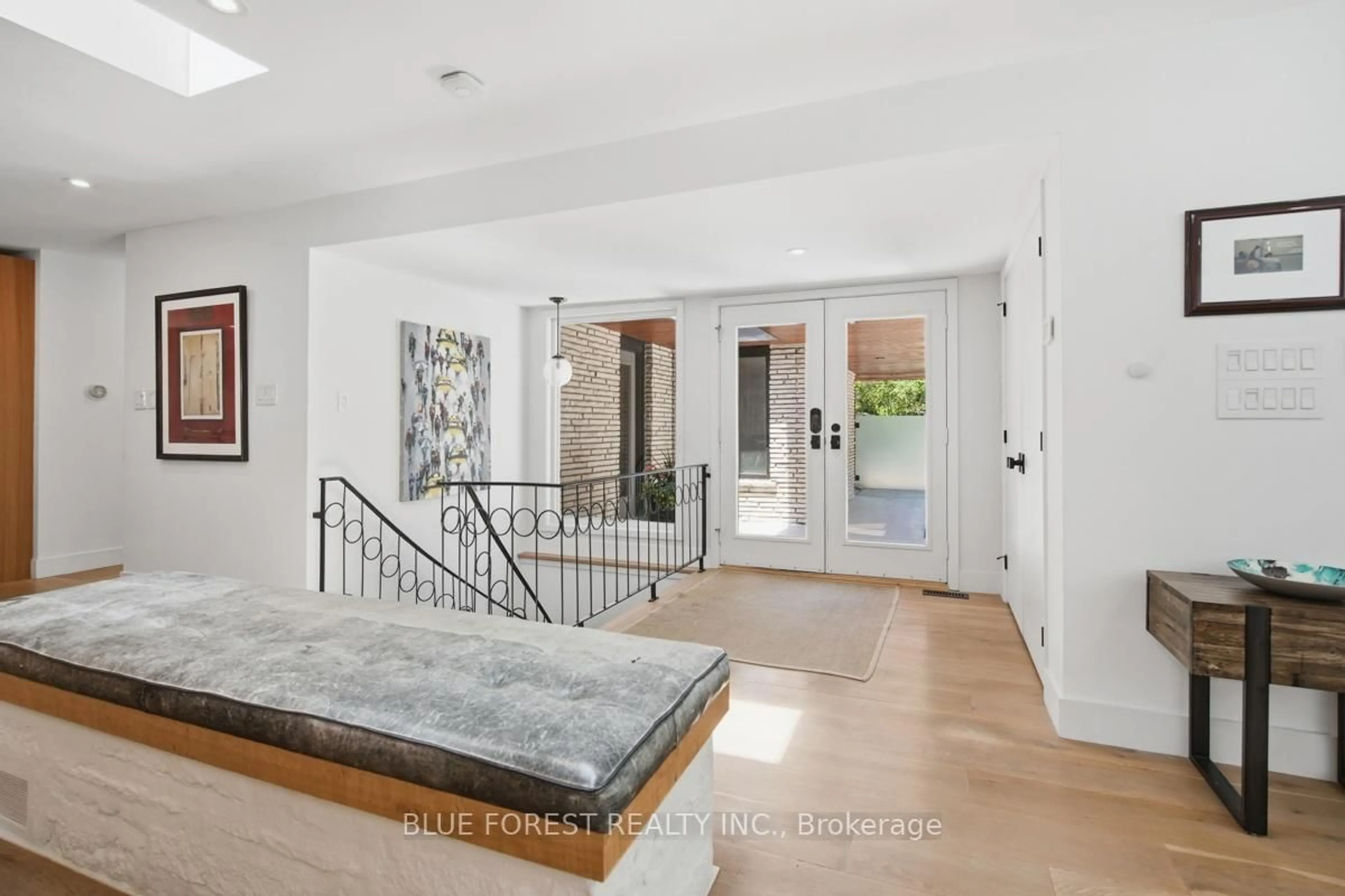 Indoor entryway for 2 Hampton Cres, London North Ontario N6H 2N8